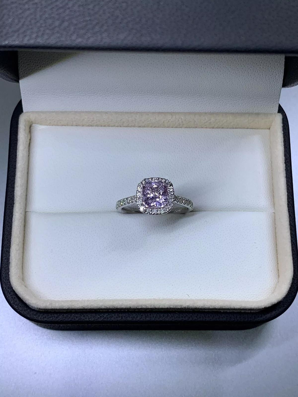 2,20ct Pink Saphir Diamant Halo cuhsion Verlobungsring 18ct Weißgold. (Kissenschliff) im Angebot