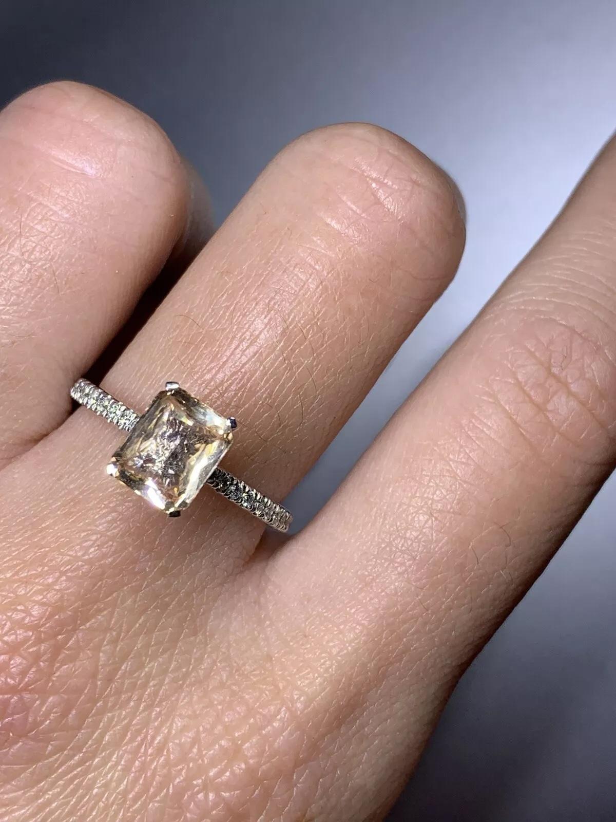 Women's or Men's 2.20ct Pink sapphire diamond’s engagement ring in platinum. For Sale