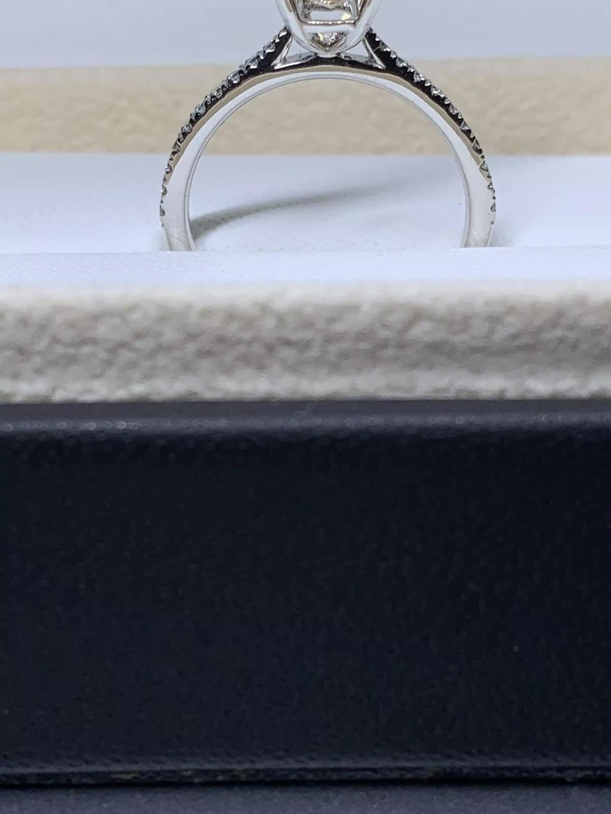 2.20ct Pink sapphire diamond’s engagement ring in platinum. For Sale 1