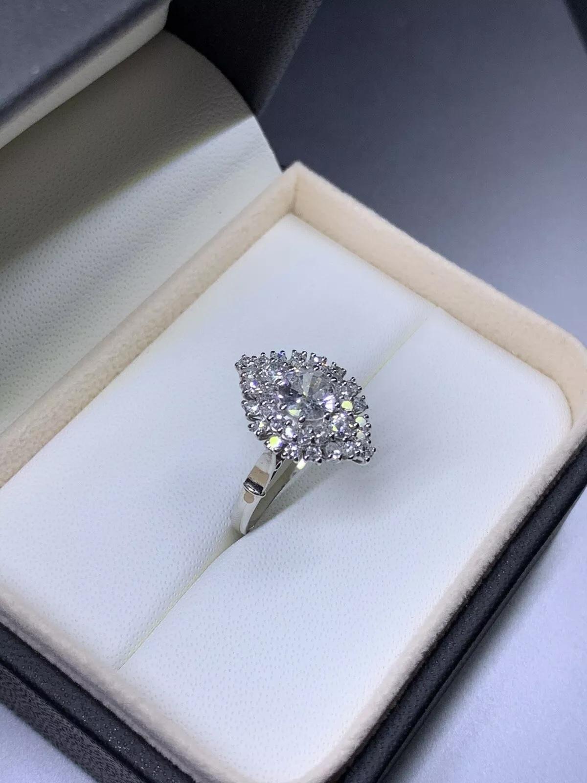 Round Cut 2.20ct round diamond antique engagement ring in platinum. For Sale