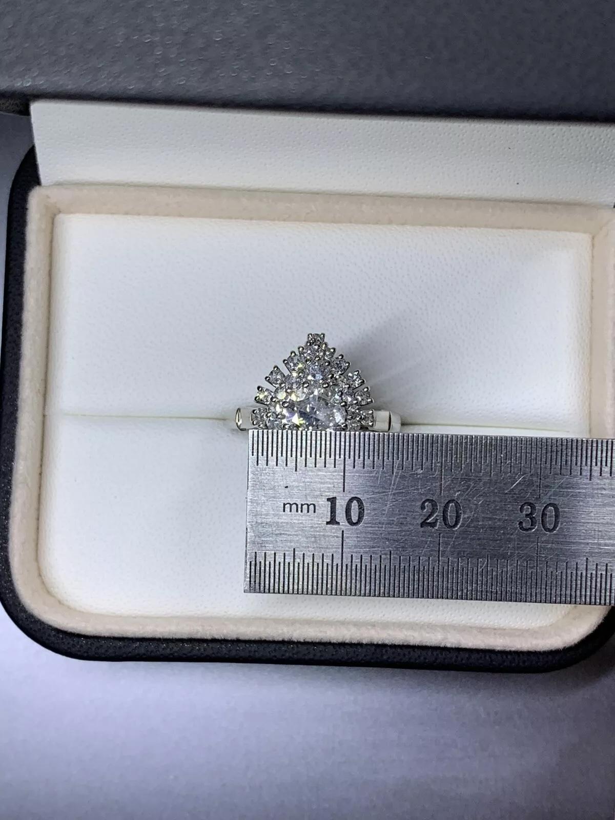 Women's or Men's 2.20ct round diamond antique engagement ring in platinum. For Sale