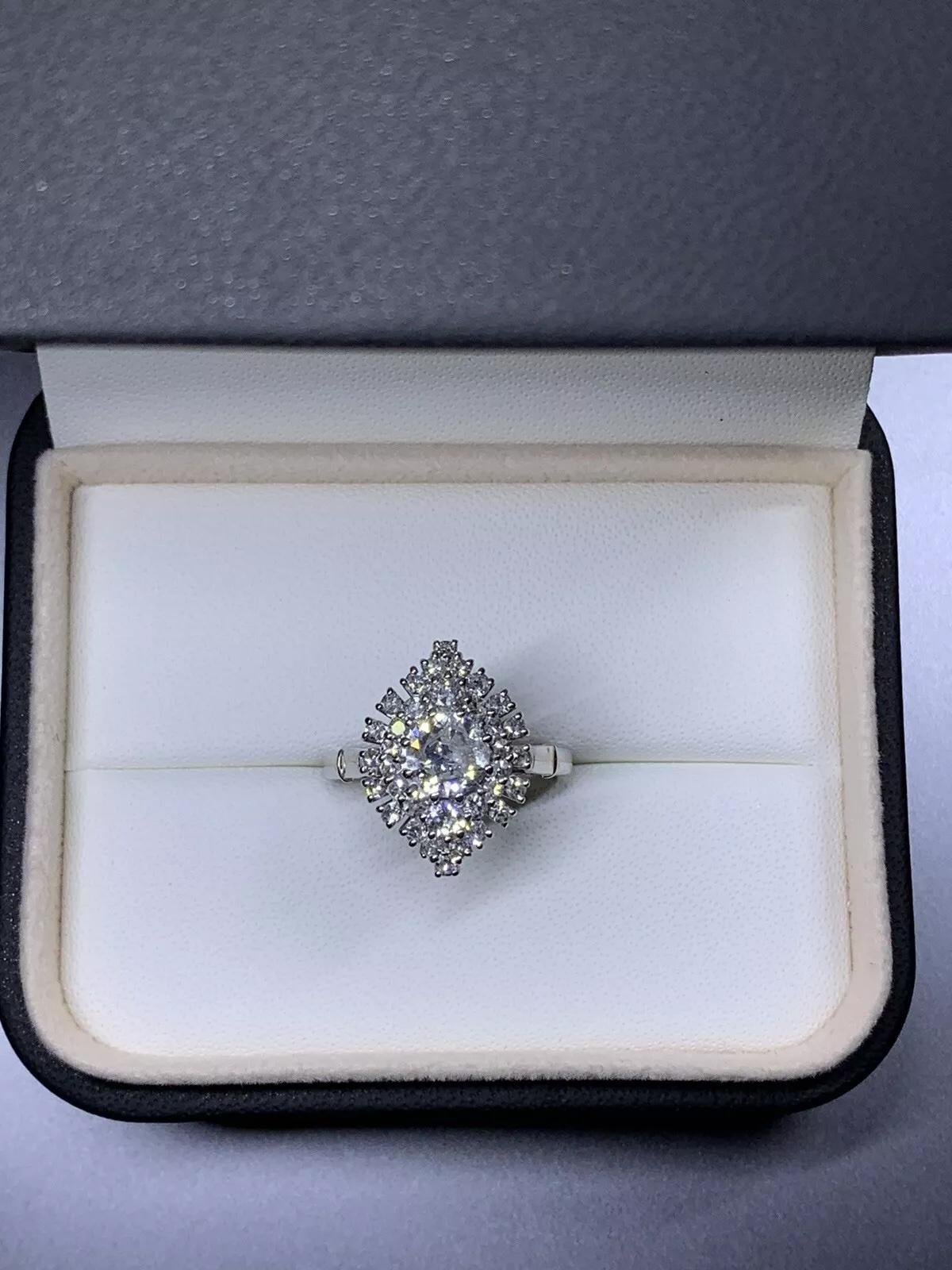 2.20ct round diamond antique engagement ring in platinum. For Sale 1