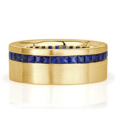 2.20ct Sapphire Men
s Wedding Band in 18k Yellow Gold