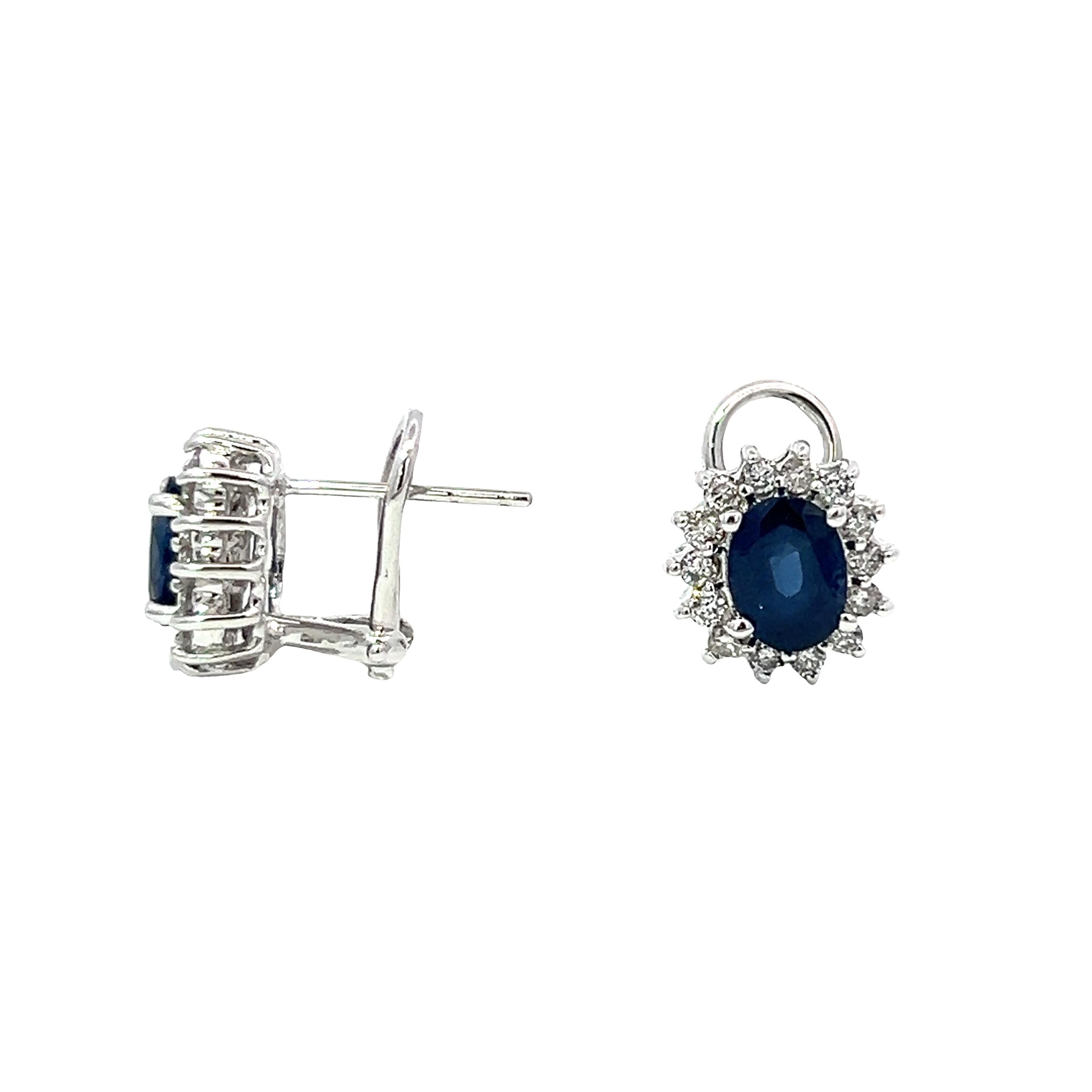 Taille ovale Poids total de 2,20 ct  Boucles d'oreilles saphir et diamant en or blanc 14 carats (Clips) en vente