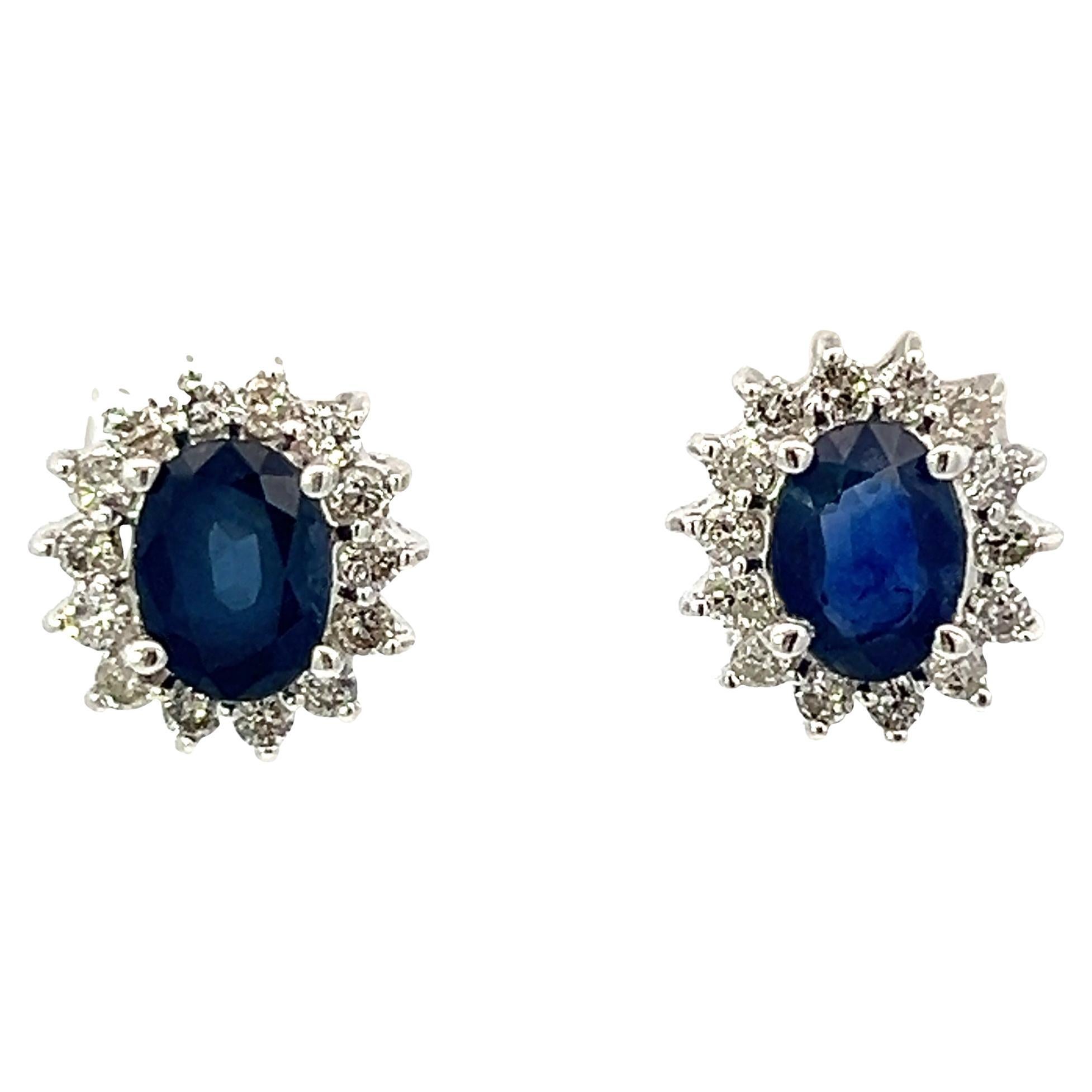 Poids total de 2,20 ct  Boucles d'oreilles saphir et diamant en or blanc 14 carats (Clips) en vente