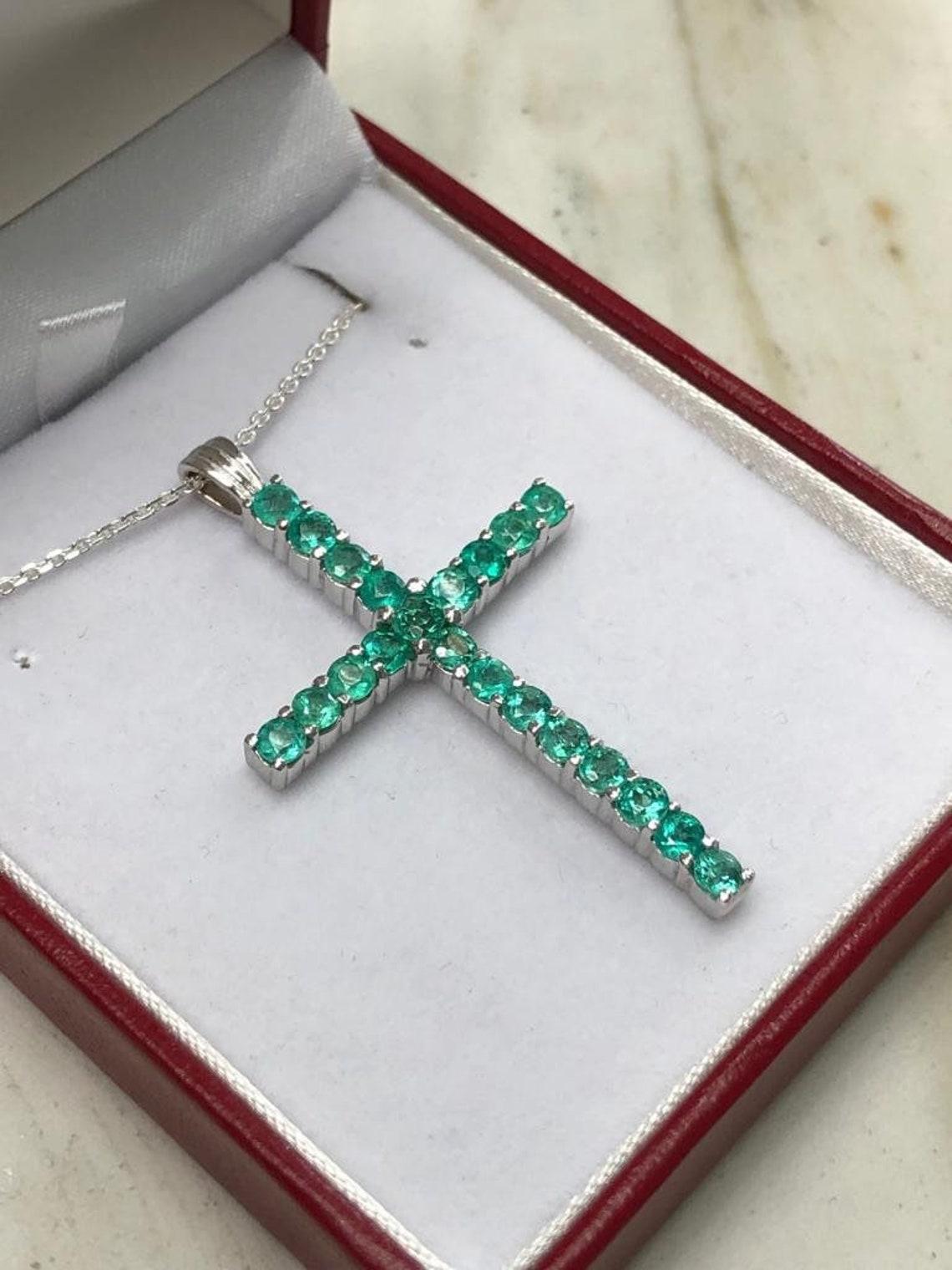 Round Cut 2.20tcw Men's Gold Emerald Religious Cross Pendant 14K Natural Emerald Cross For Sale