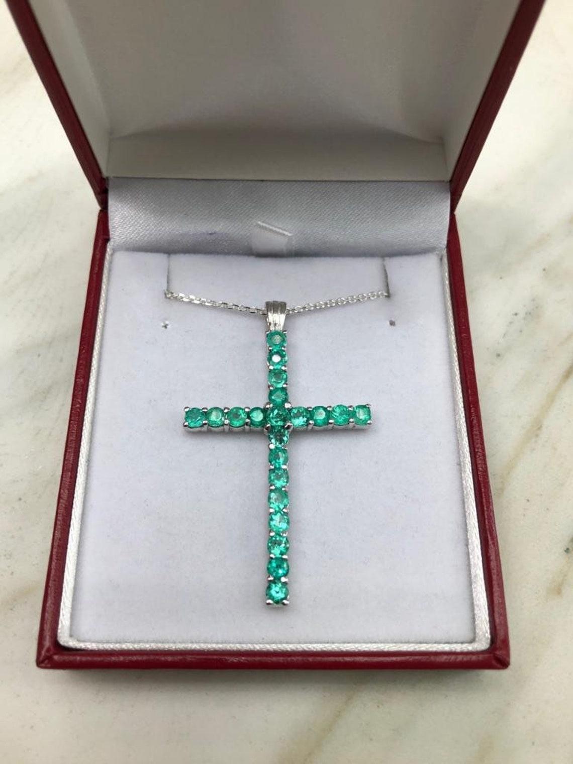 2.20tcw Men's Gold Emerald Religious Cross Pendant 14K Natural Emerald Cross In New Condition For Sale In Jupiter, FL