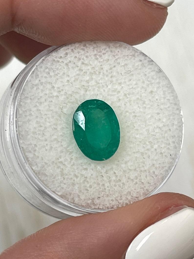 2,21 Quilates Esmeralda Colombiana Verde Bosque Oscuro - Gema Natal de Mayo Talla Ovalada en Nuevo estado para la venta en Jupiter, FL