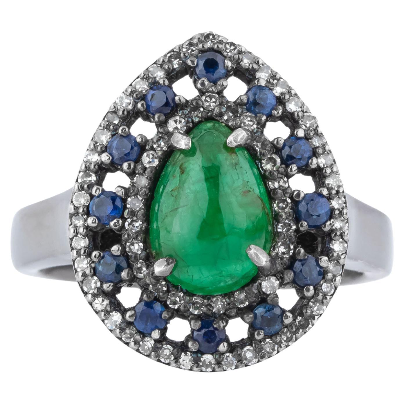 Anillo de cóctel de diamantes, esmeraldas y zafiros de 2,21 quilates