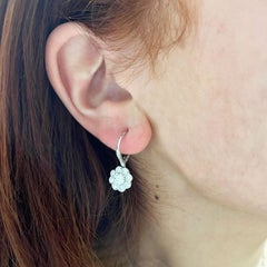 Orecchini a pendente con diamanti da 2,21 carati a forma di fiore di dimensioni assortite