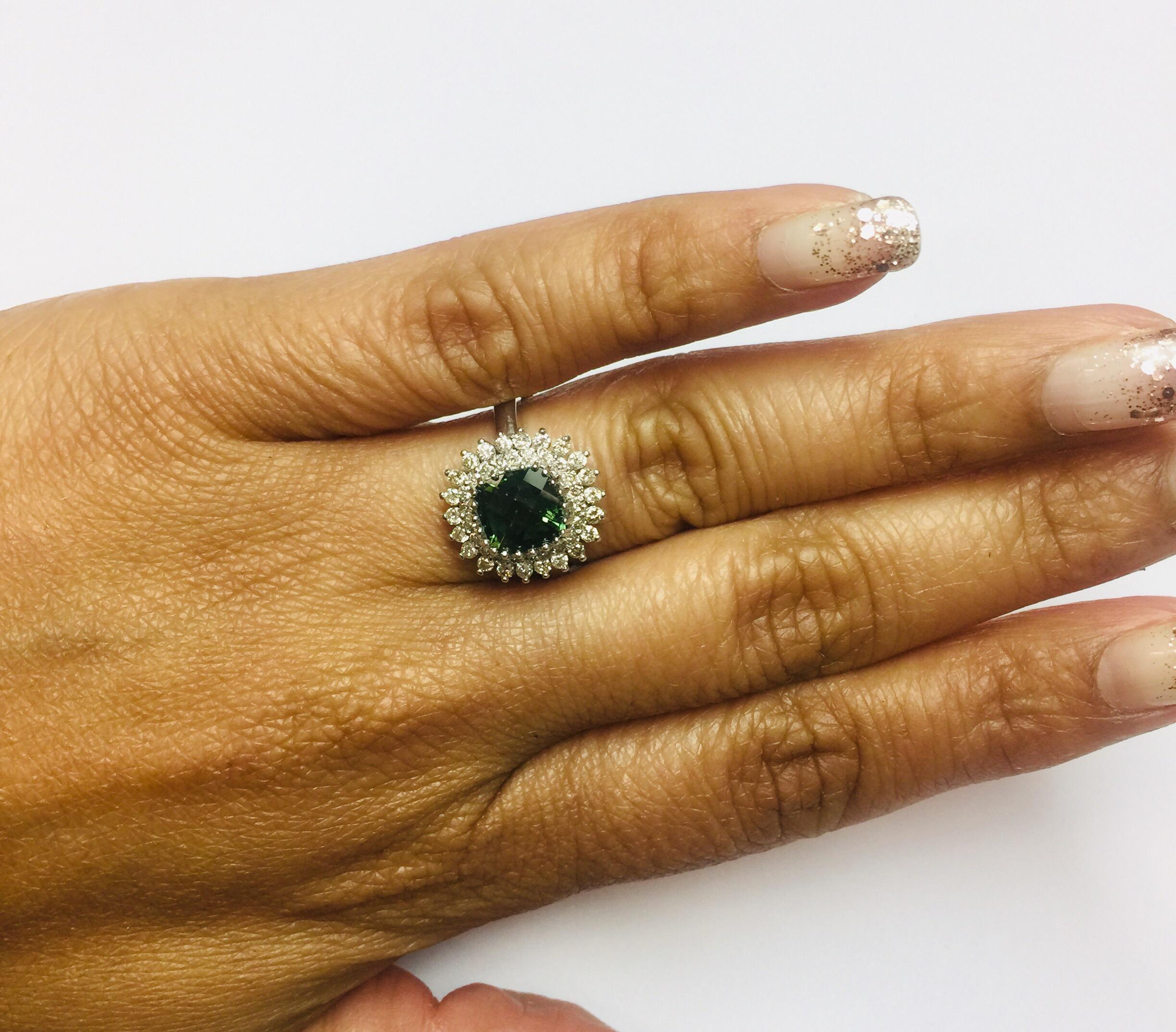 Ring aus 14 Karat Weißgold mit 2,21 Karat grünem Turmalin und Diamant (Viktorianisch) im Angebot