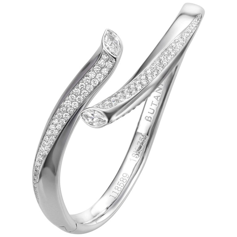 2.21 Carat Marquise Cut White Diamond 18 Karat White Gold Bangle Bracelet For Sale at 1stdibs