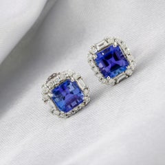 Zaffiro blu da 2,21 carati, 0,40 Ct. Orecchini a bottone con diamanti a corona in oro bianco 18 carati