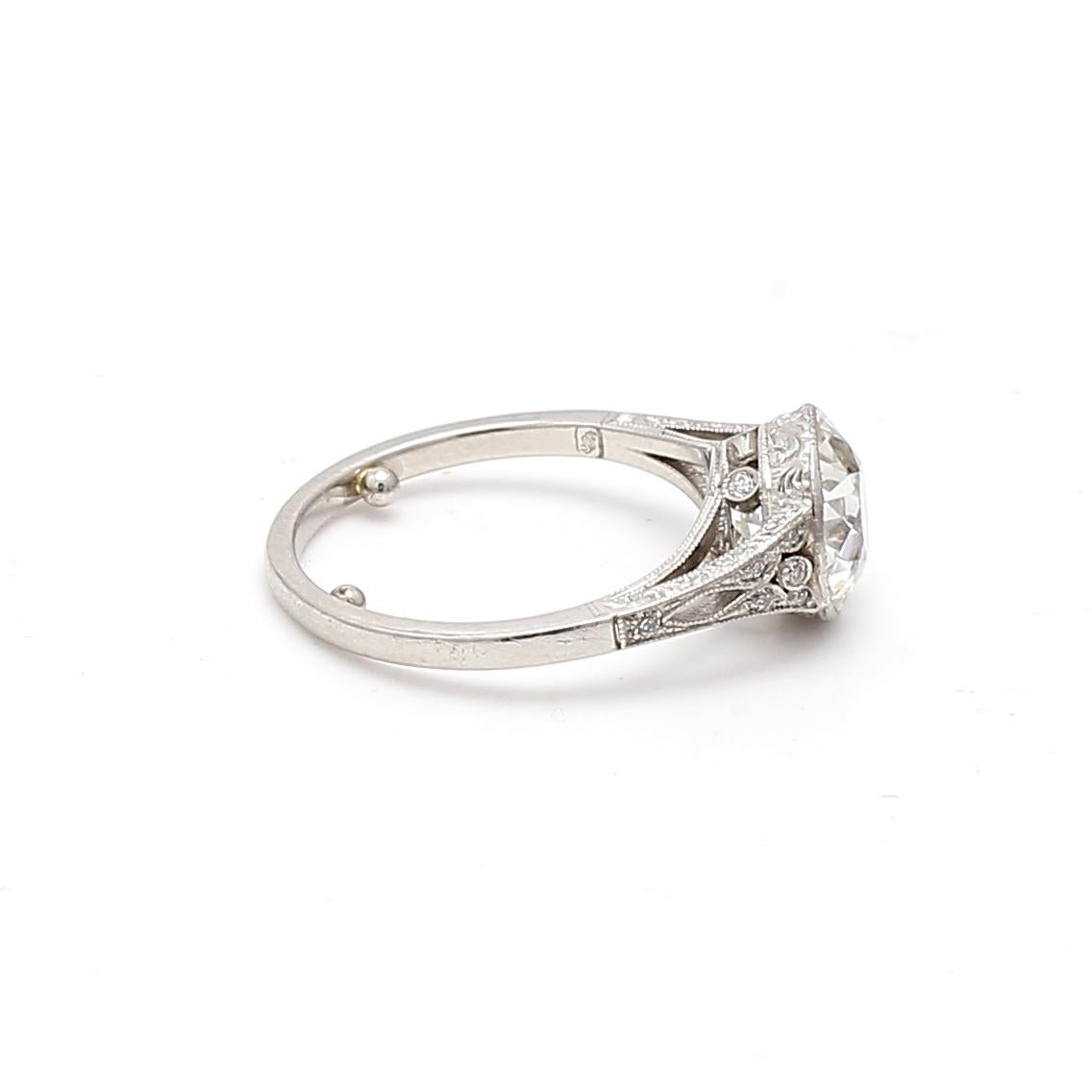 Bague de fiançailles en platine avec diamant taille européenne ancienne de 2,21 carats I VS1 Bon état - En vente à New York, NY