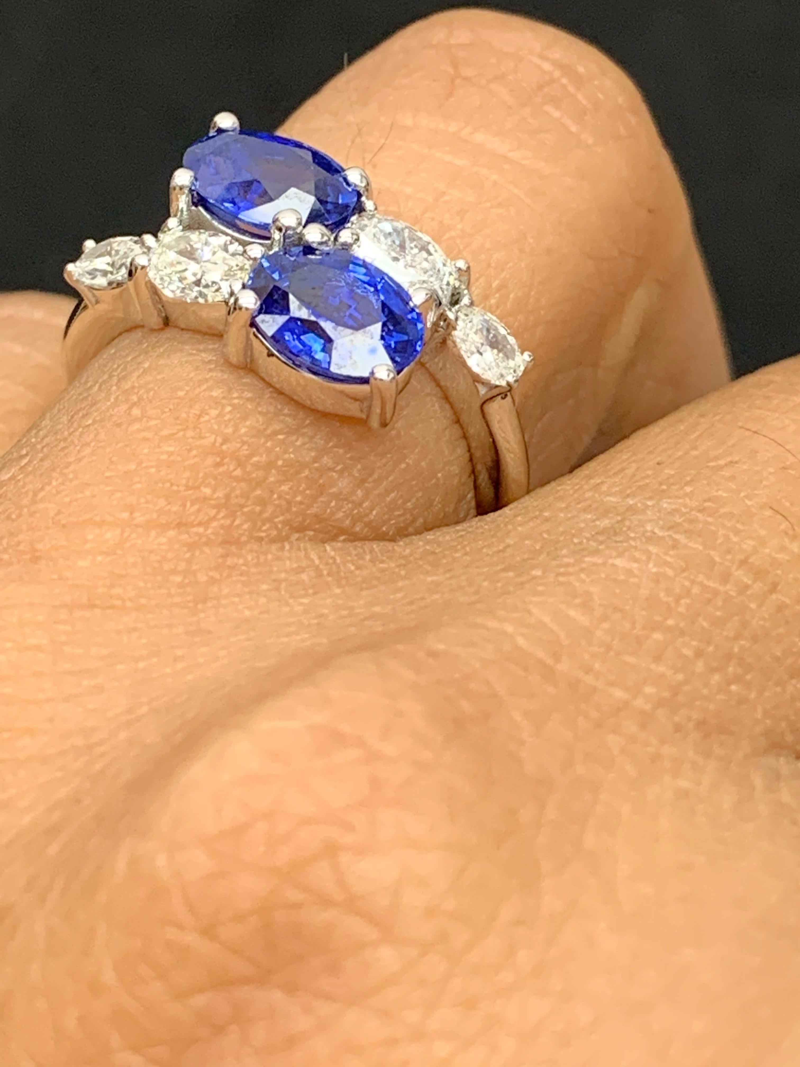 2,21 Karat Ovalschliff Saphir Diamant Toi et Moi Verlobungsring aus 14K Weißgold im Zustand „Neu“ im Angebot in NEW YORK, NY