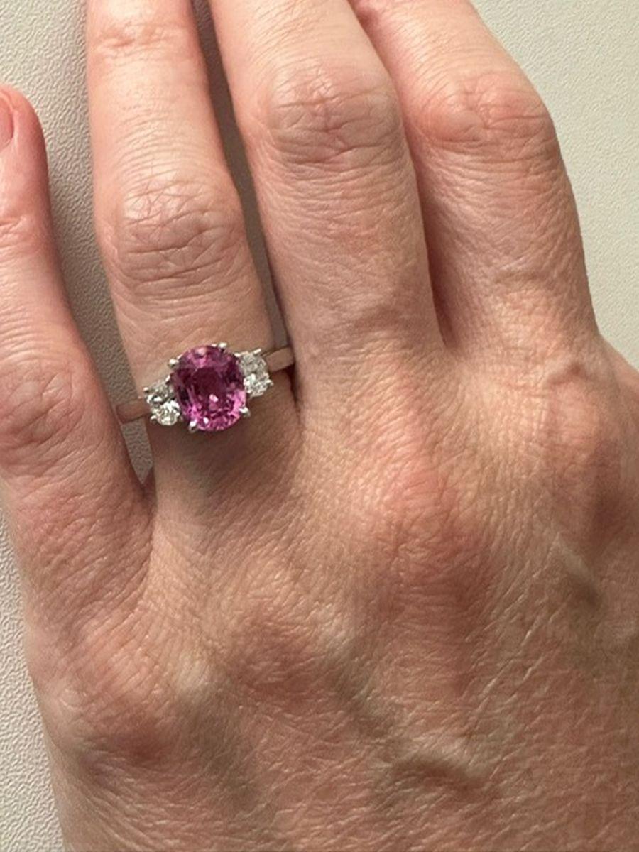 Contemporary 2.21 Carat Pink Sapphire and Diamond Platinum Ring Estate Fine Jewelry For Sale