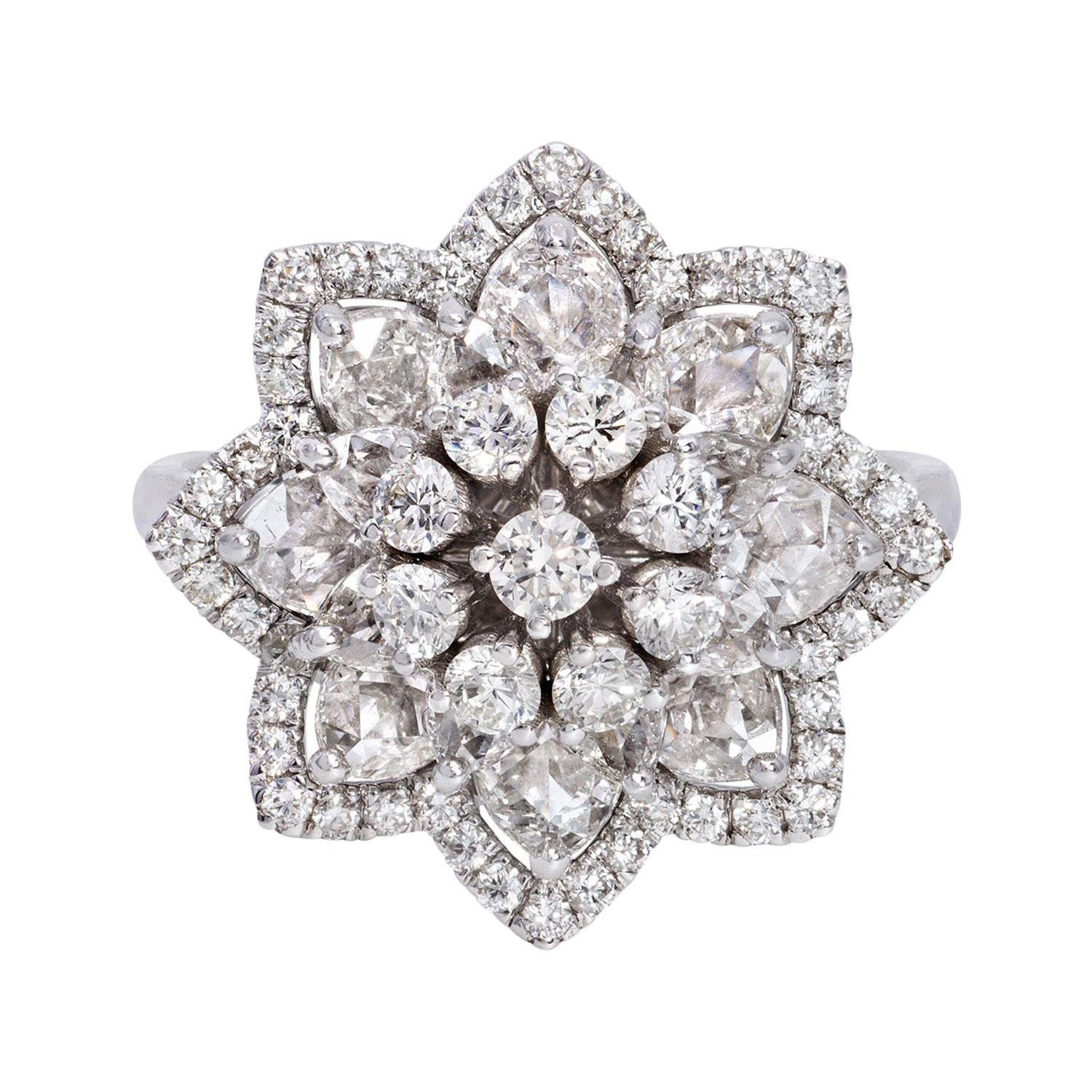 Bague florale en or 18 carats, diamants taille rose et diamants ronds brillants de 2,21 carats en vente