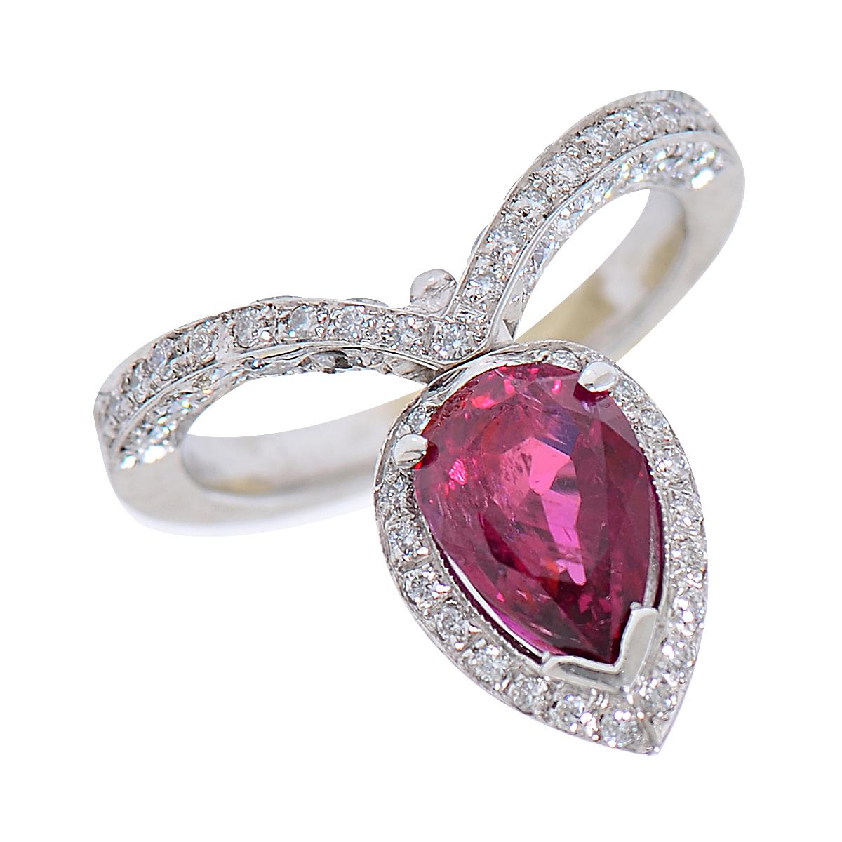 2.21 Carat Ruby Diamond Platinum Ring In Excellent Condition In Miami, FL