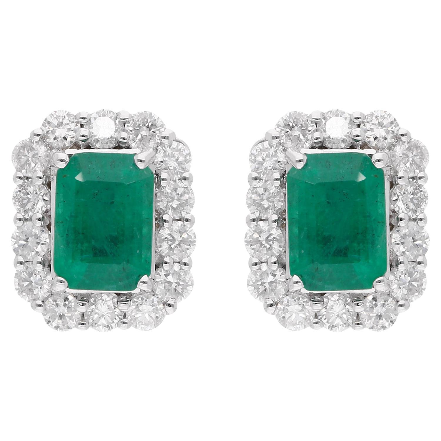 2.21 Carat Zambian Emerald Earrings 0.85 Carat Diamond Pave 18 Karat White Gold en vente