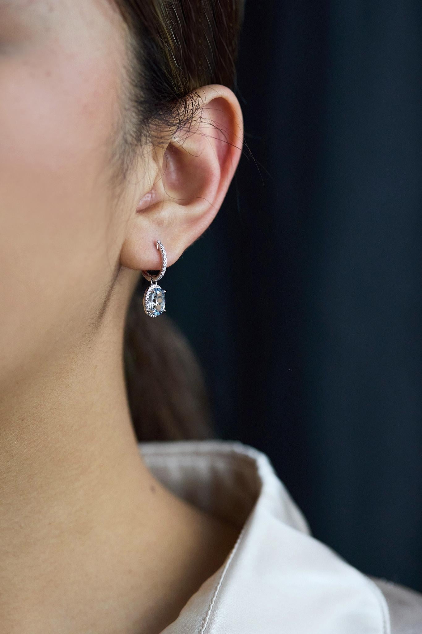 Roman Malakov 2.21 Carats Oval Cut Aquamarine & Diamond Halo Dangle Earrings In New Condition For Sale In New York, NY