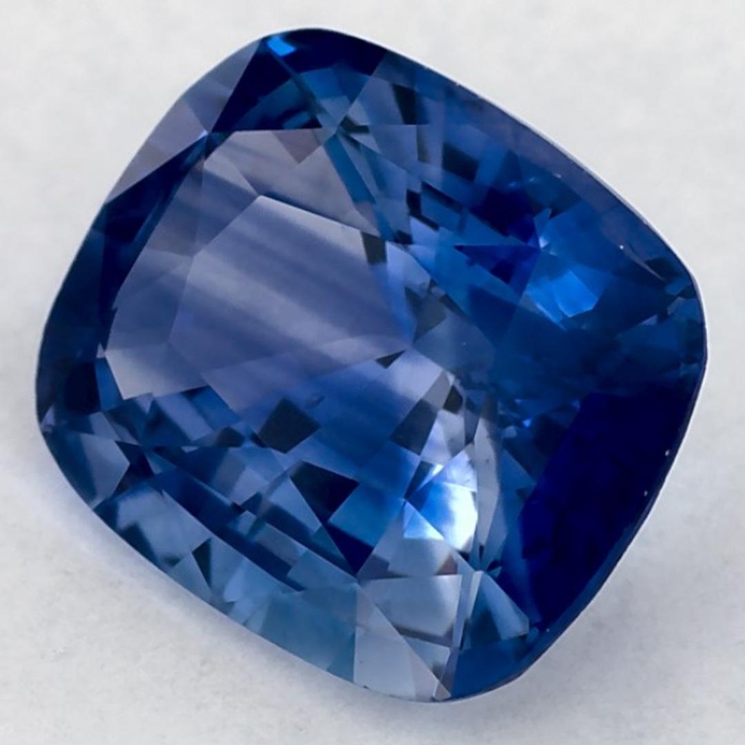 Dieser natürliche blaue Saphir bietet Eleganz und Raffinesse. Mit seiner satten Farbsättigung und seinem präzisen Schliff ist er das perfekte Herzstück für einen Verlobungsring oder ein luxuriöses Schmuckdesign.

Dieser Saphir stammt aus Sri Lanka