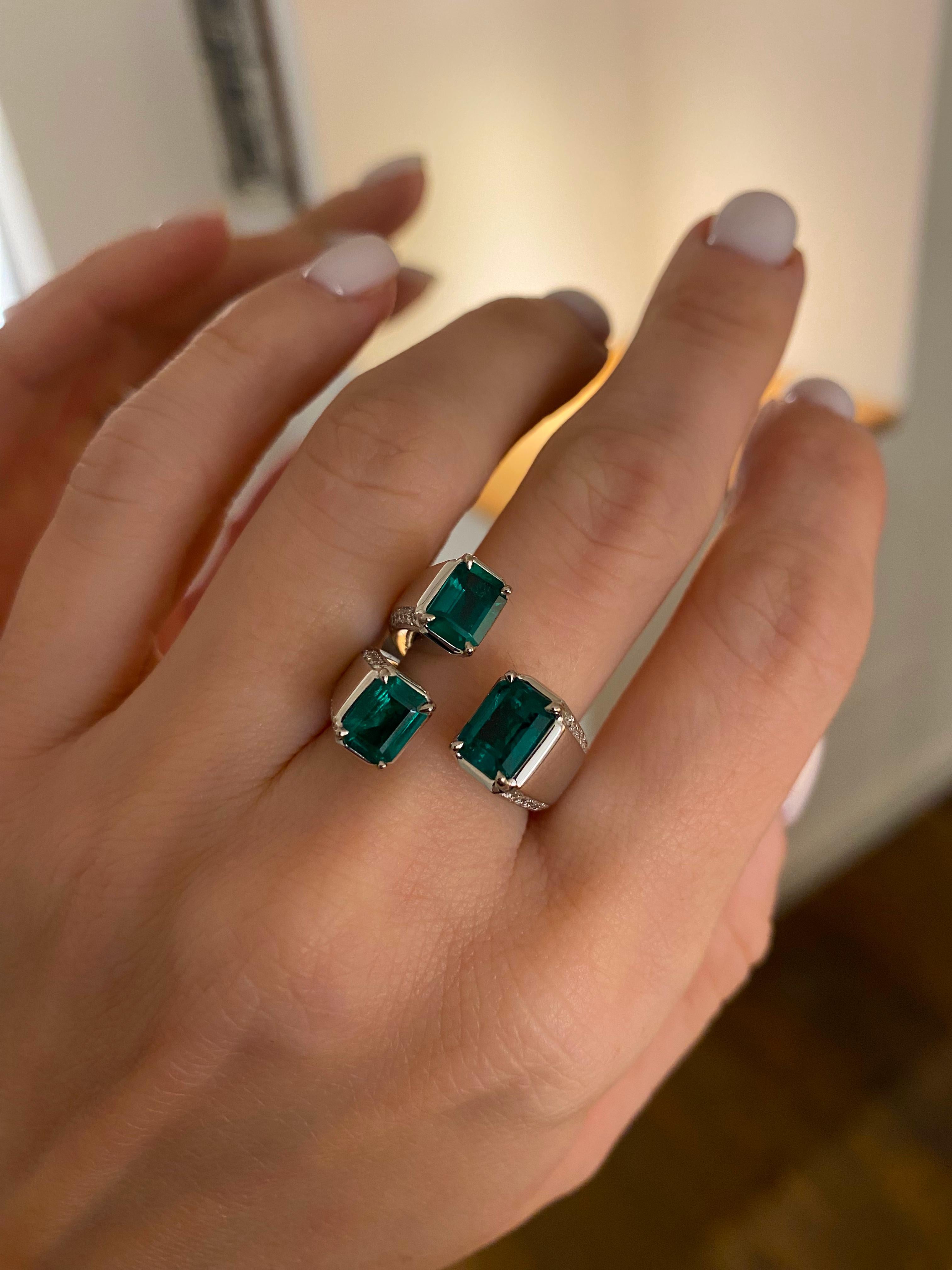 SCAVIA Green Emerald Rectangular Step Cut And Diamonds Pavè 18K White Gold Ring For Sale 4