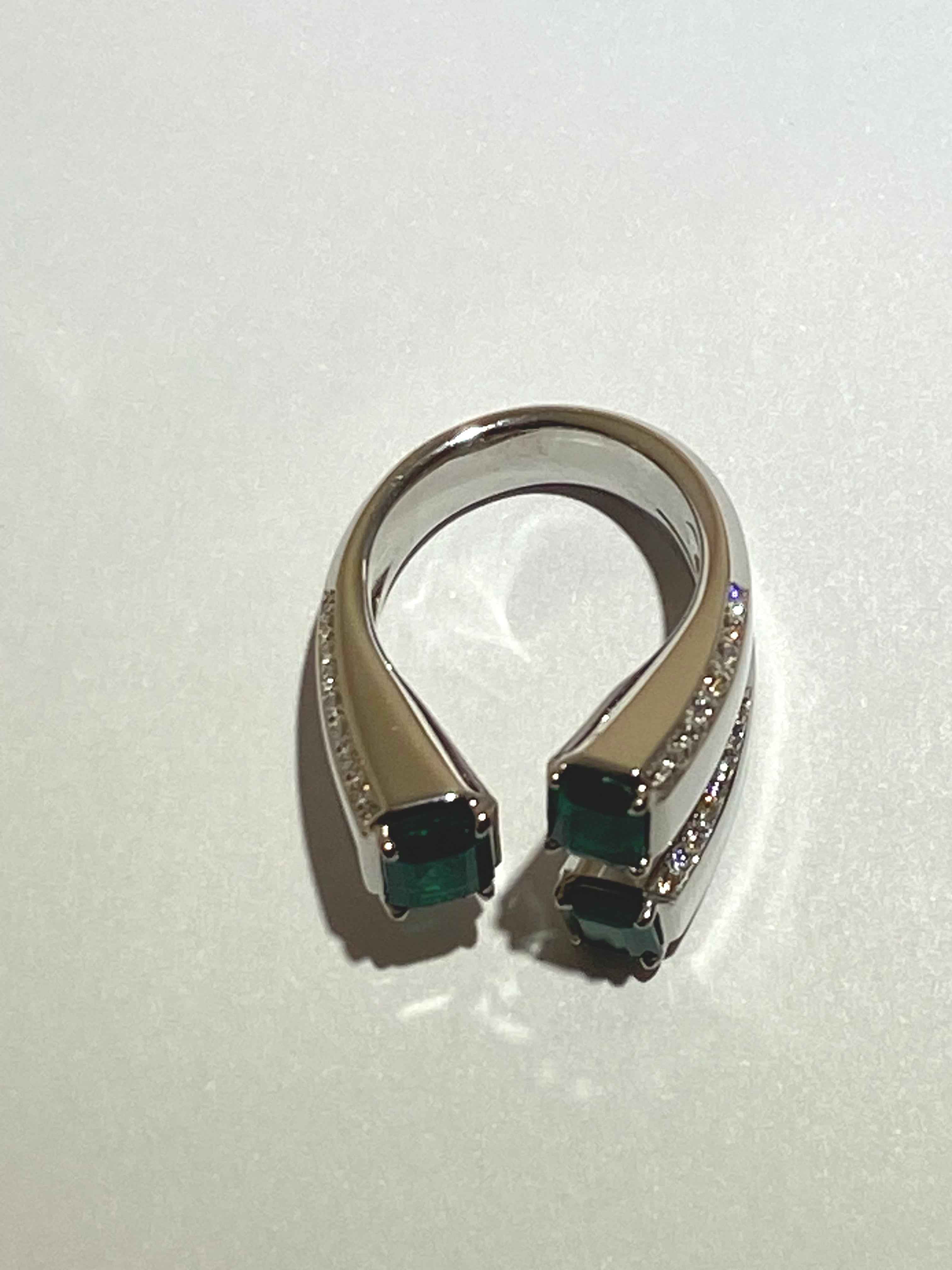 SCAVIA Green Emerald Rectangular Step Cut And Diamonds Pavè 18K White Gold Ring For Sale 2