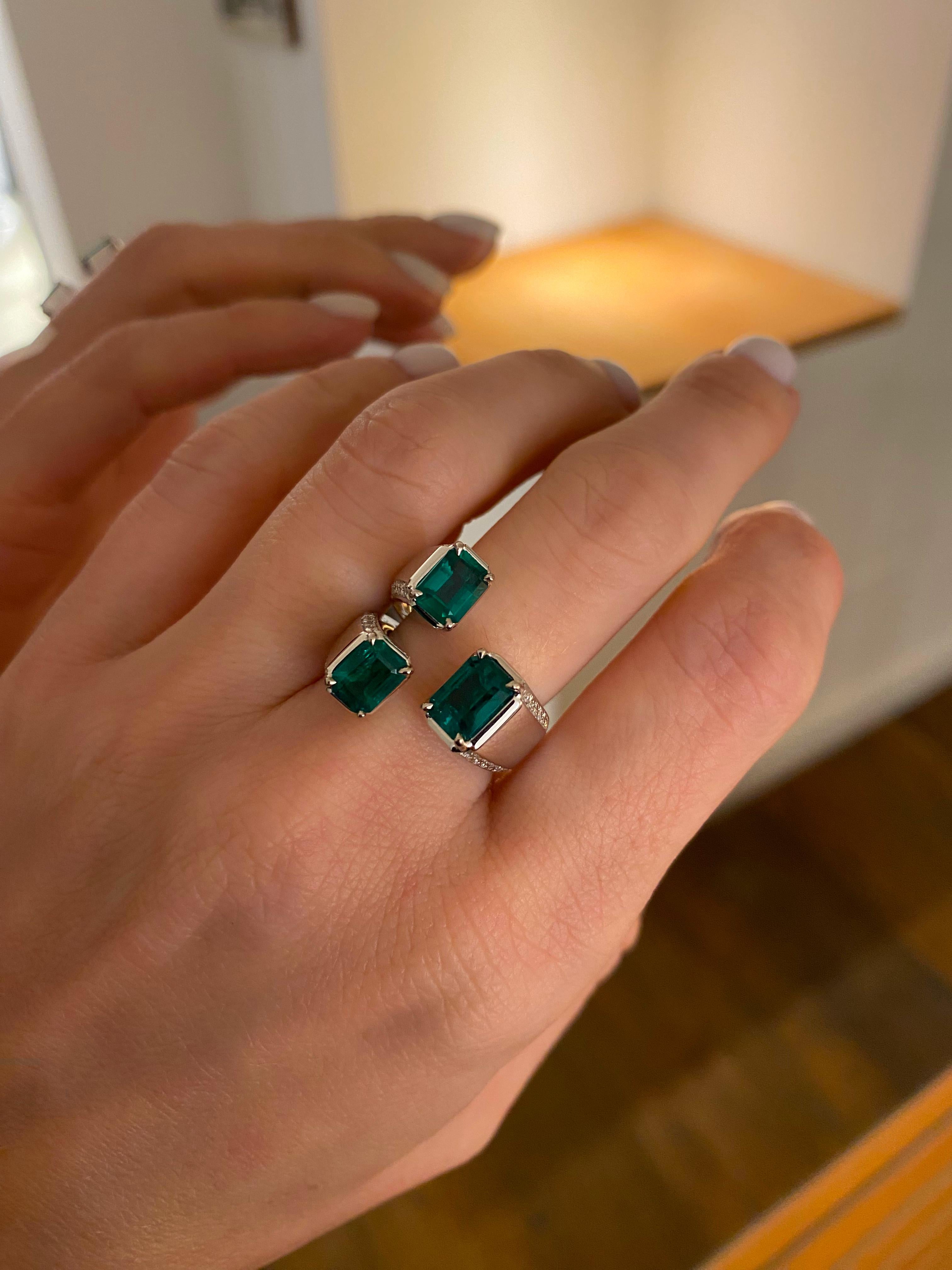 SCAVIA Green Emerald Rectangular Step Cut And Diamonds Pavè 18K White Gold Ring For Sale 5