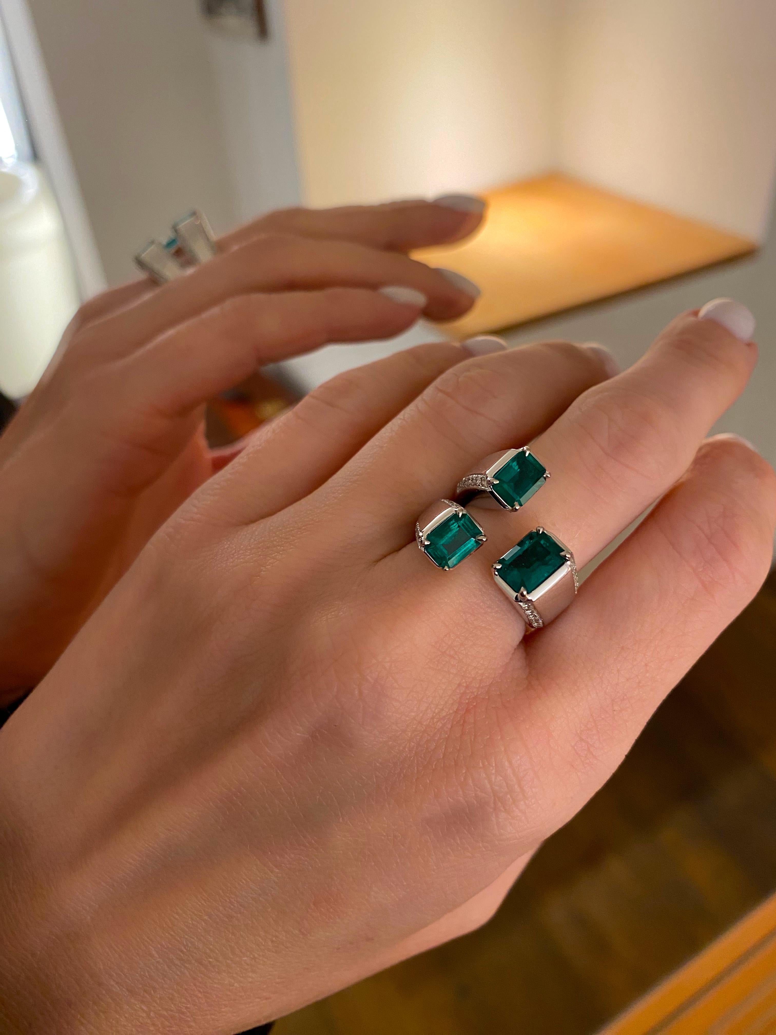 SCAVIA Green Emerald Rectangular Step Cut And Diamonds Pavè 18K White Gold Ring For Sale 6
