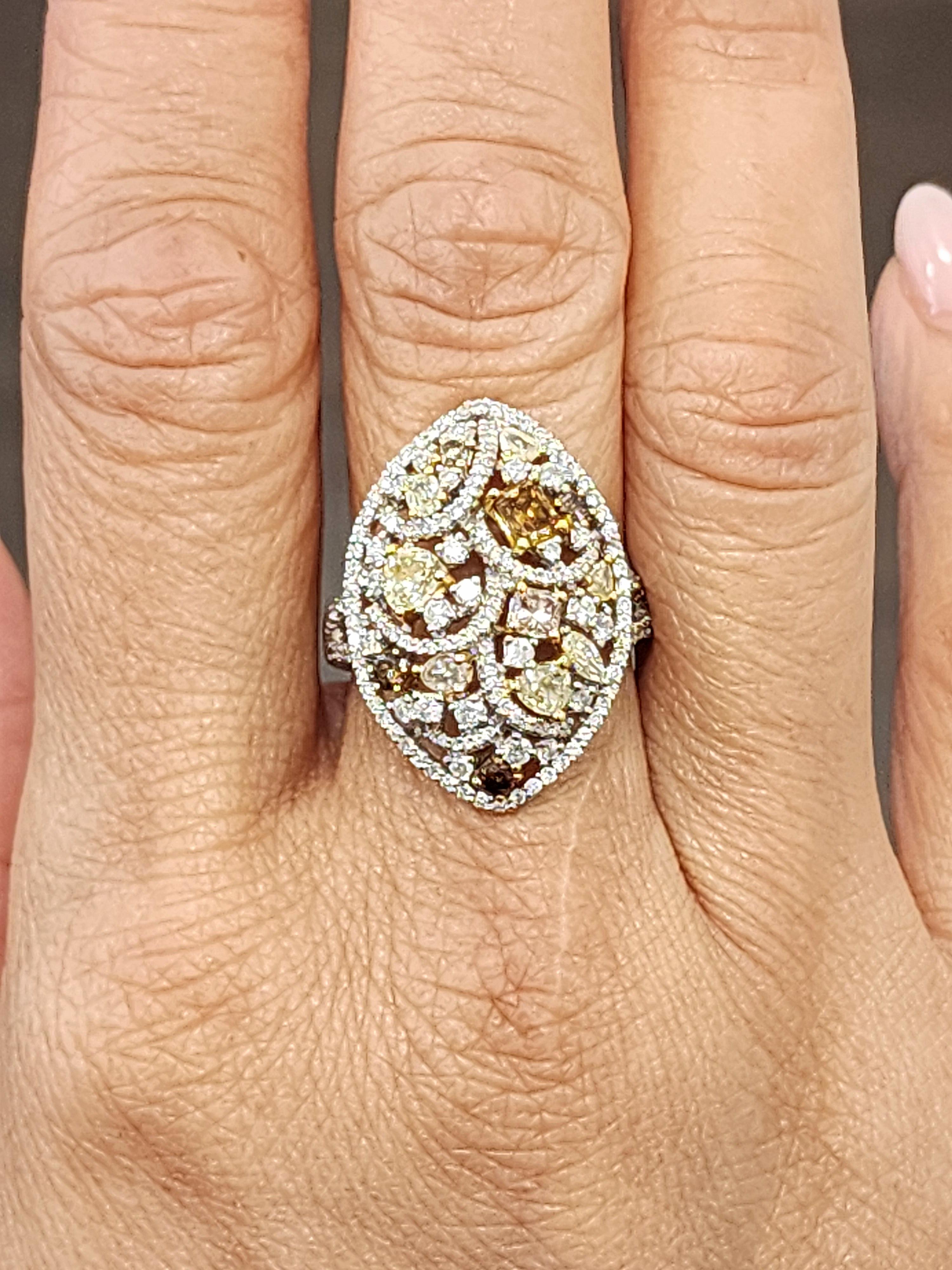 Round Cut 2.21 ct Natural Brown, Yellow, and Pink Diamond Ring For Sale