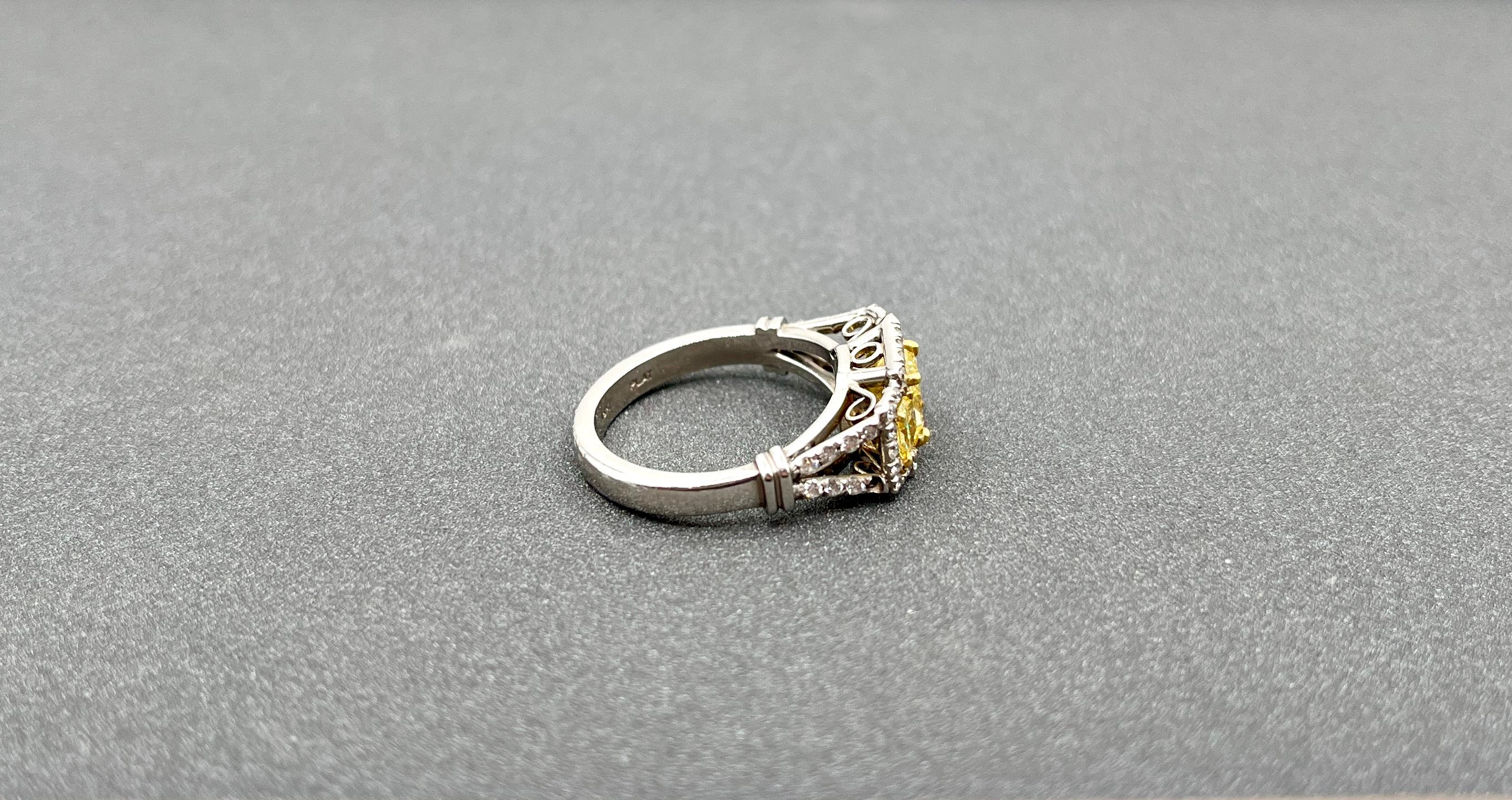 Women's or Men's 2.21 ct Natural Yellow & Diamond Ring For Sale