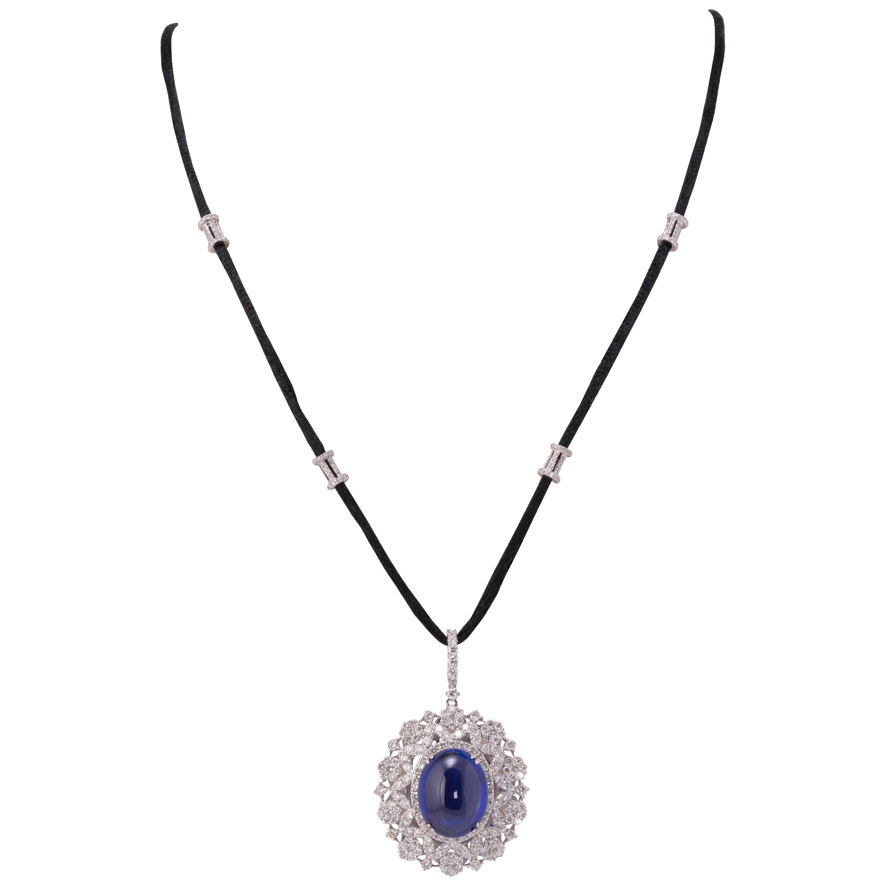 Collier pendentif en tanzanite cabochon de 22,12 carats et diamants