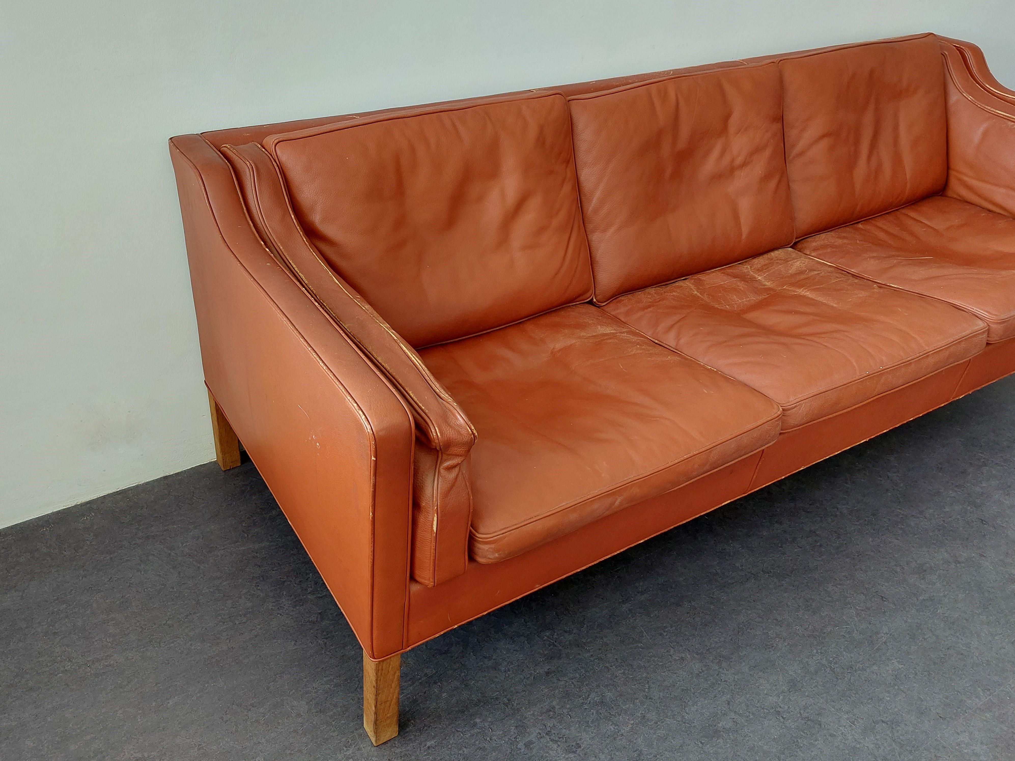 2213 3-seater leather sofa by Børge Mogensen for Fredericia, Denmark 1962 In Good Condition For Sale In Steenwijk, NL