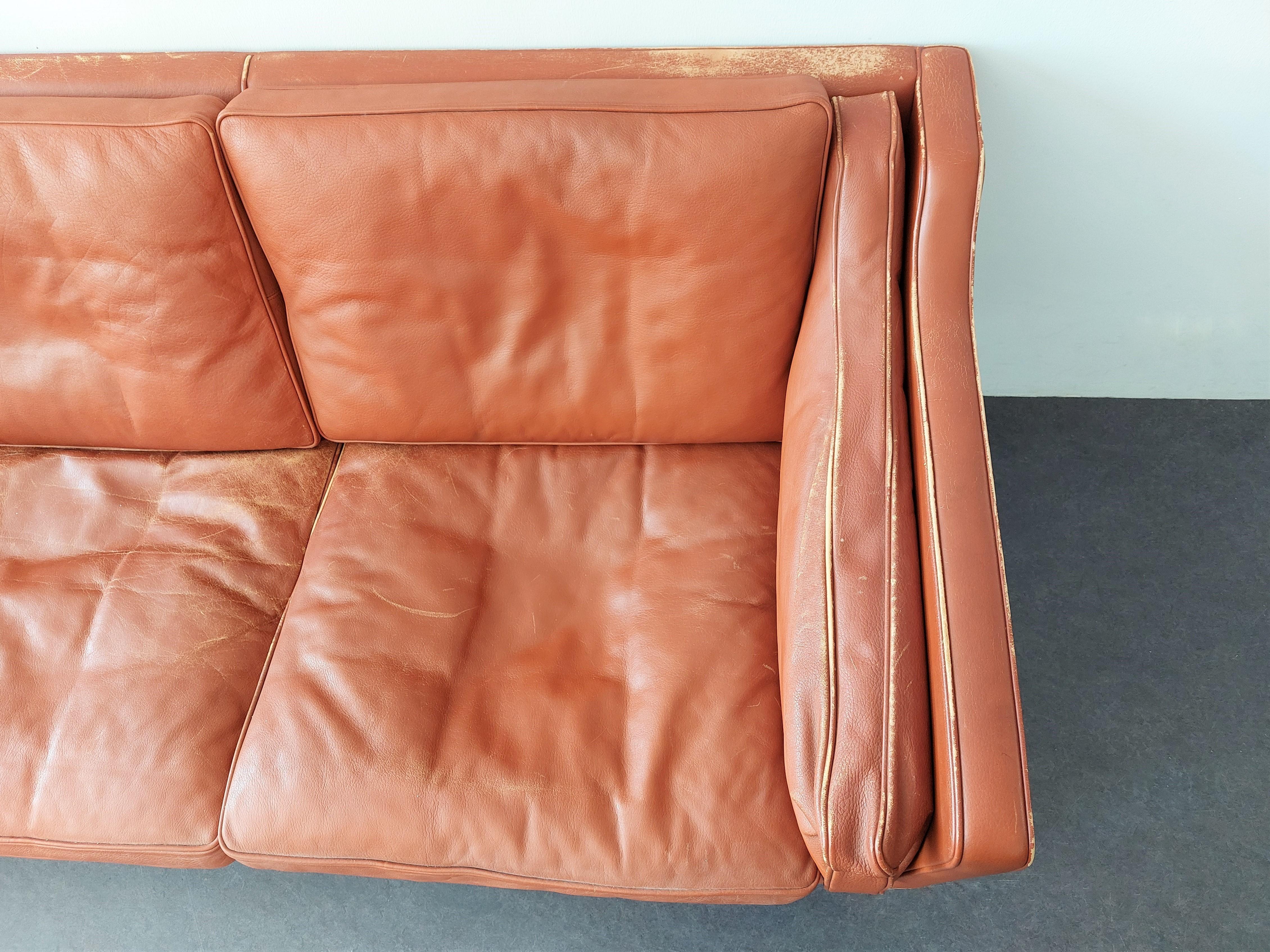 Mid-20th Century 2213 3-seater leather sofa by Børge Mogensen for Fredericia, Denmark 1962 For Sale
