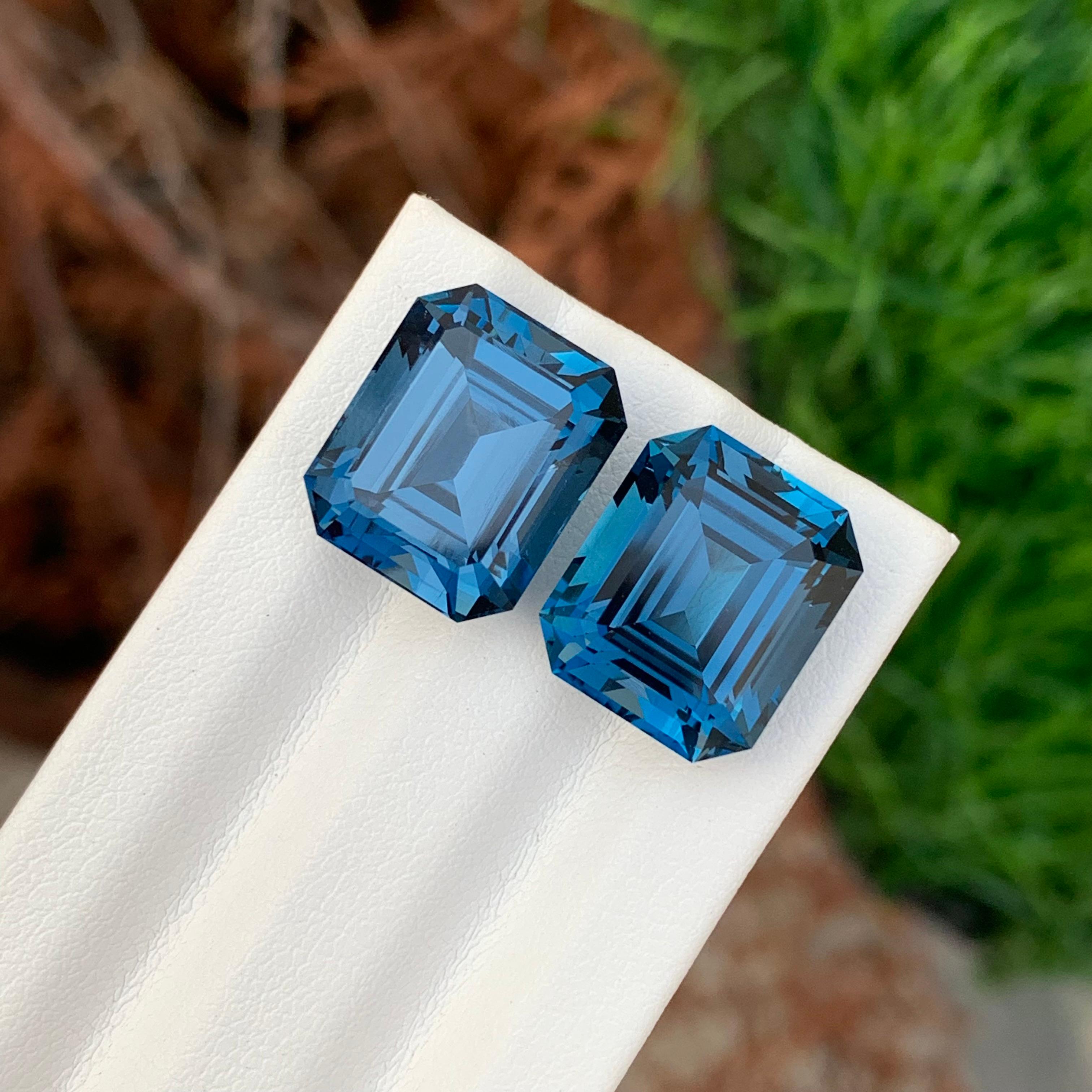 22,15 Karat Atemberaubender Facettierter Londoner Blautopas Paar Smaragd Form Edelstein im Angebot 4