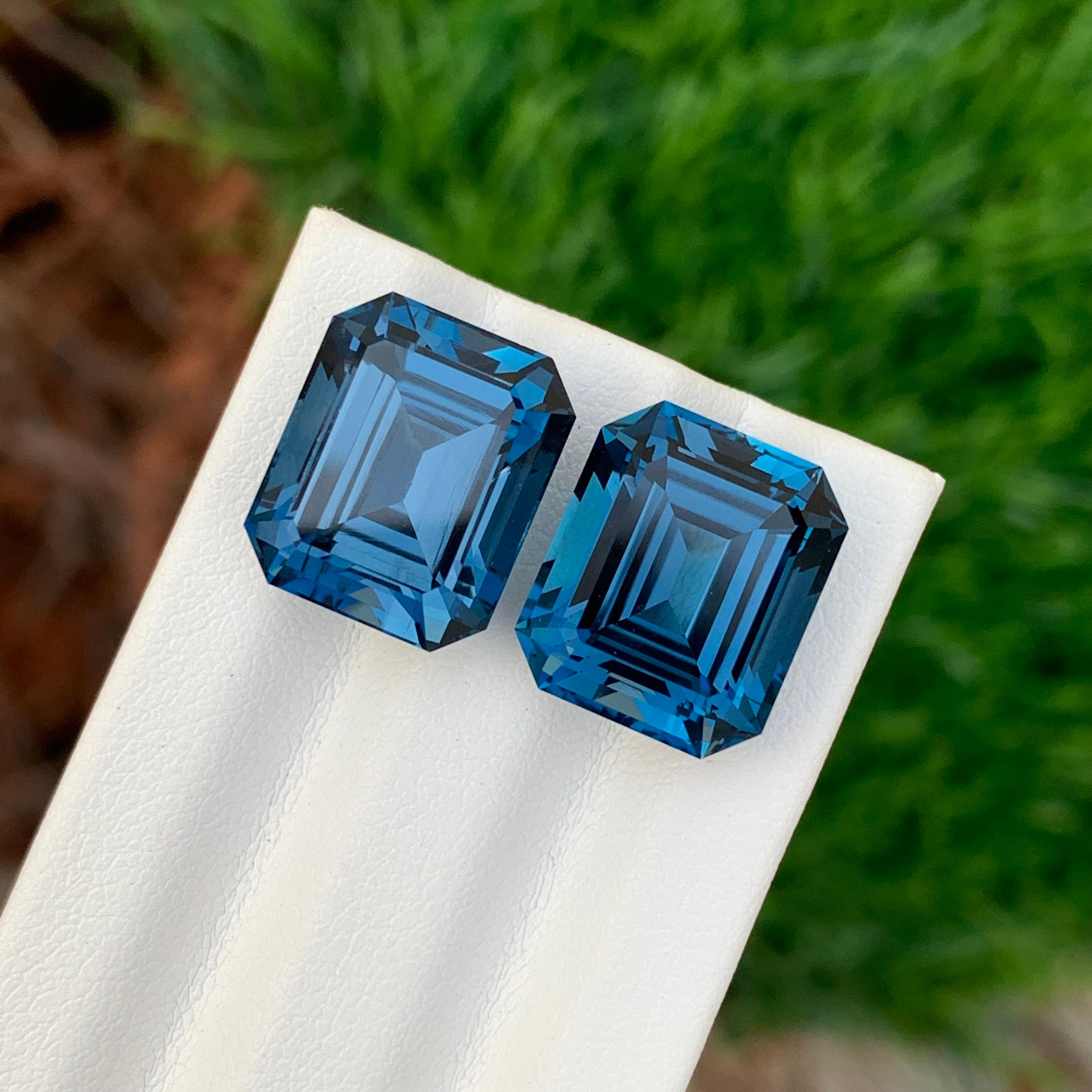 22,15 Karat Atemberaubender Facettierter Londoner Blautopas Paar Smaragd Form Edelstein im Zustand „Neu“ im Angebot in Peshawar, PK