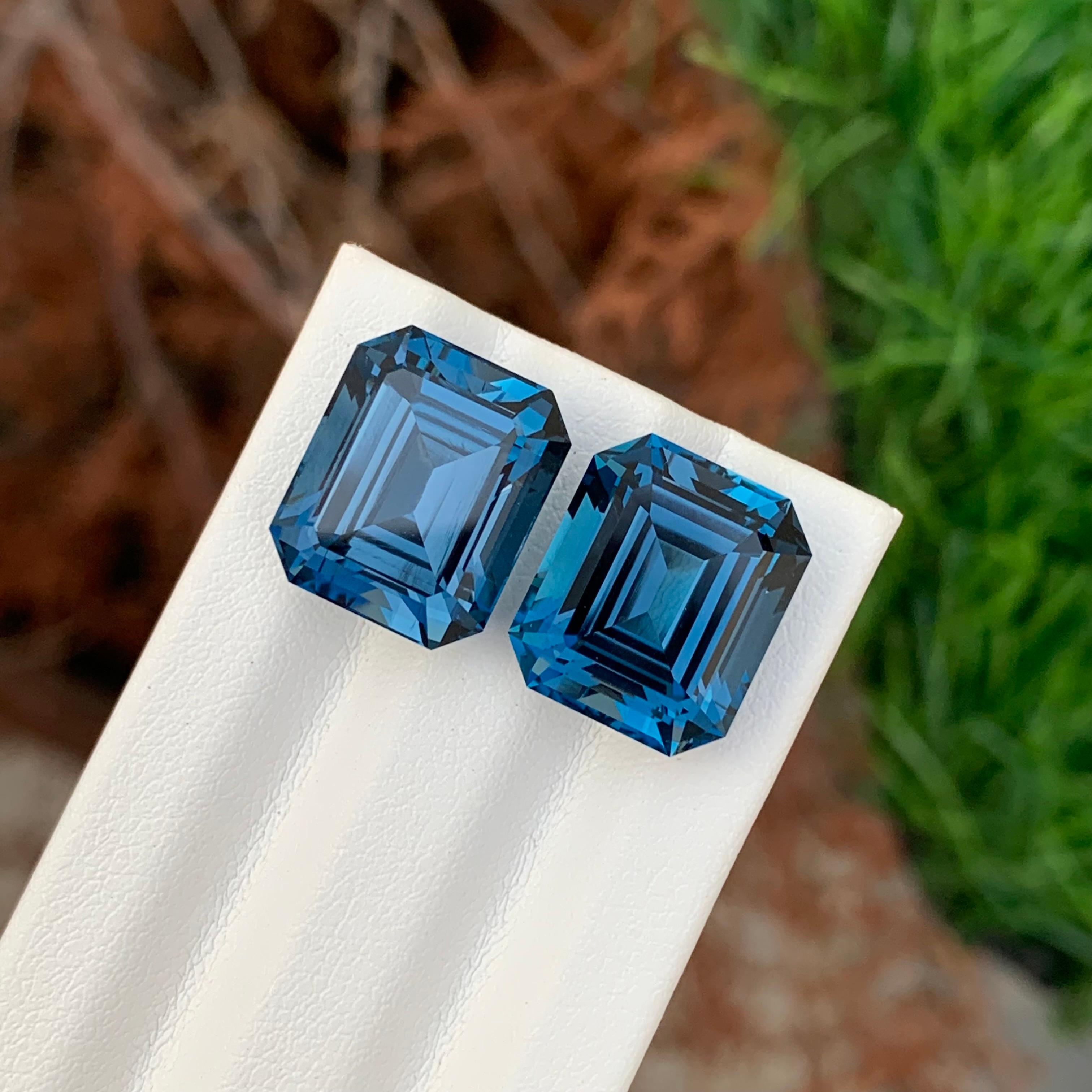 22,15 Karat Atemberaubender Facettierter Londoner Blautopas Paar Smaragd Form Edelstein im Angebot 2