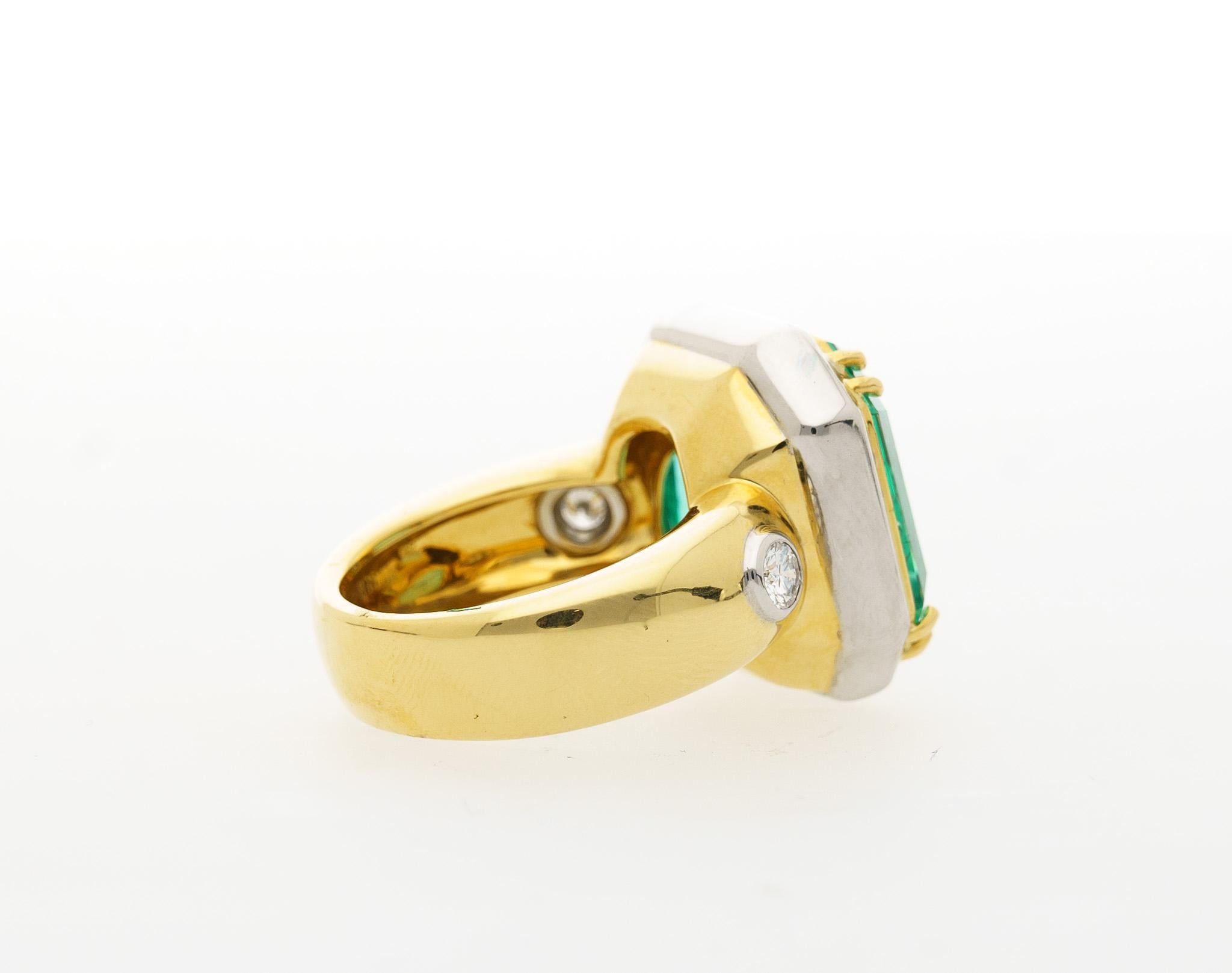 22.18 Carat Colombian Emerald Bezel 18K Gold Vintage Ring For Sale 1