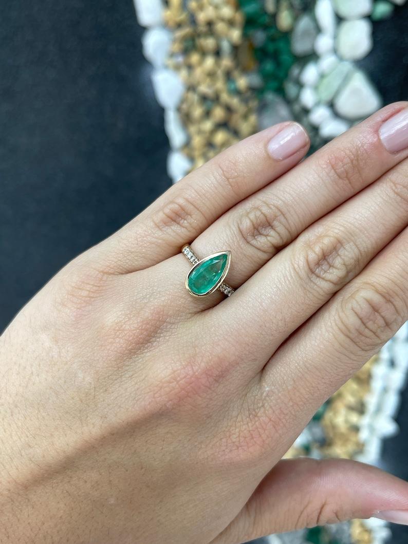 Contemporary 2.21tcw 14K Pear Cut Emerald & Diamond Accent Engagement Ring for May Wife For Sale