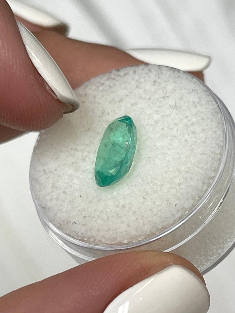 2,22 Karat 10,5x7 Hellbläulich grüner kolumbianischer Smaragd - Ovalschliff Mai Edelstein für Damen oder Herren im Angebot