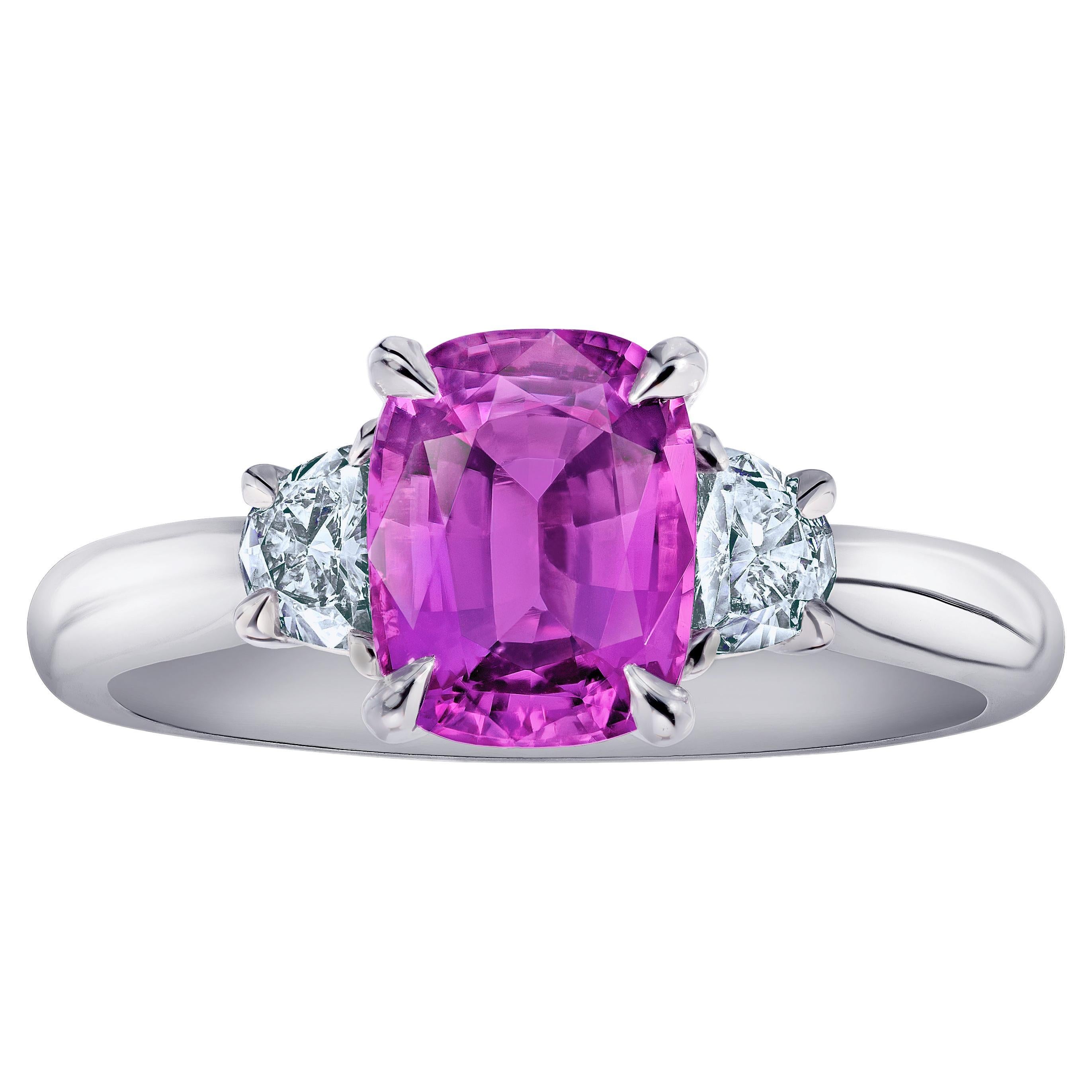 Anello con zaffiro rosa a cuscino e diamante da 2,22 carati