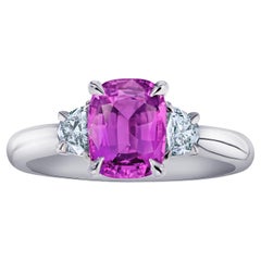 Anello con zaffiro rosa a cuscino e diamante da 2,22 carati