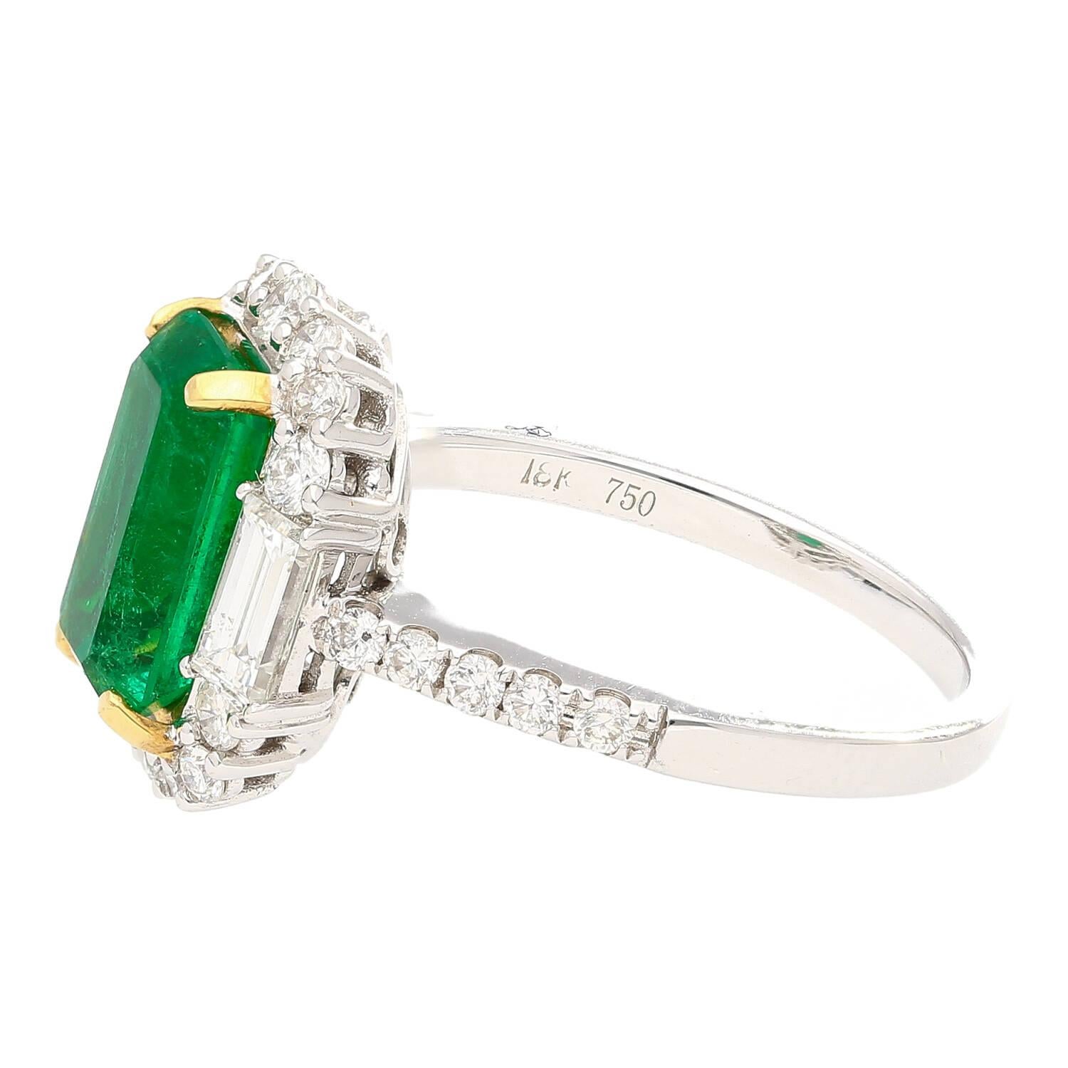 2,22 Karat Smaragdschliff natürlicher kolumbianischer Smaragd & Baguette-Diamant Ring im Angebot 1
