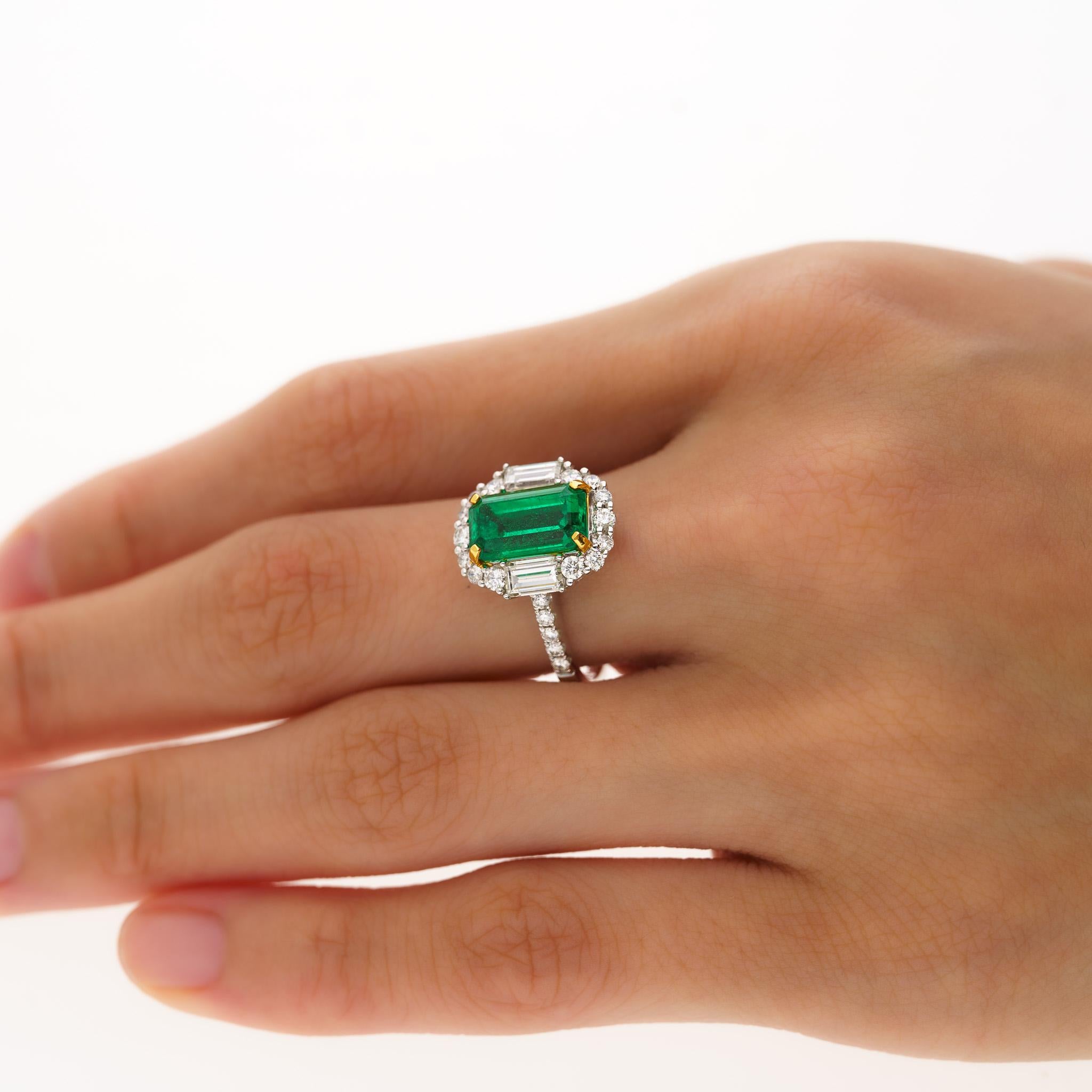 2,22 Karat Smaragdschliff natürlicher kolumbianischer Smaragd & Baguette-Diamant Ring im Angebot 5