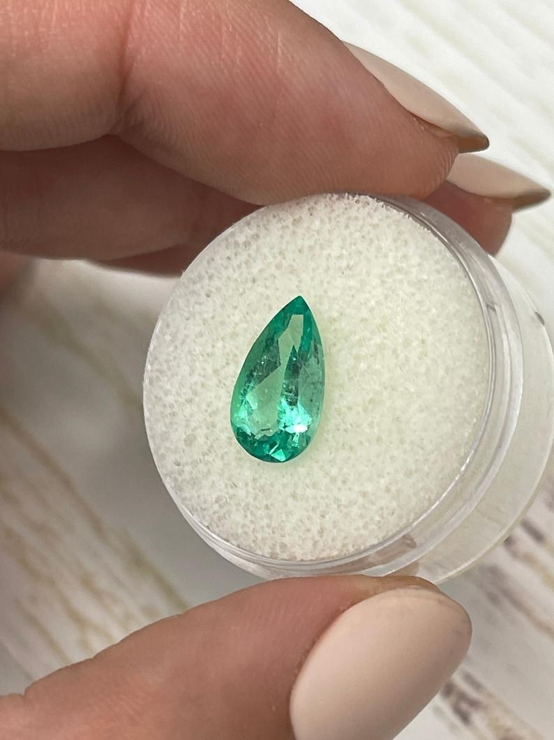 2.22 Karat transparenter kolumbianischer Smaragd - Birnenschliff Teardrop Mai-Geburtsstein im Zustand „Neu“ im Angebot in Jupiter, FL
