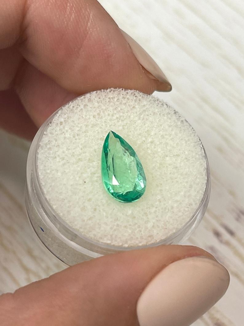 2.22 Karat transparenter kolumbianischer Smaragd - Birnenschliff Teardrop Mai-Geburtsstein Damen im Angebot