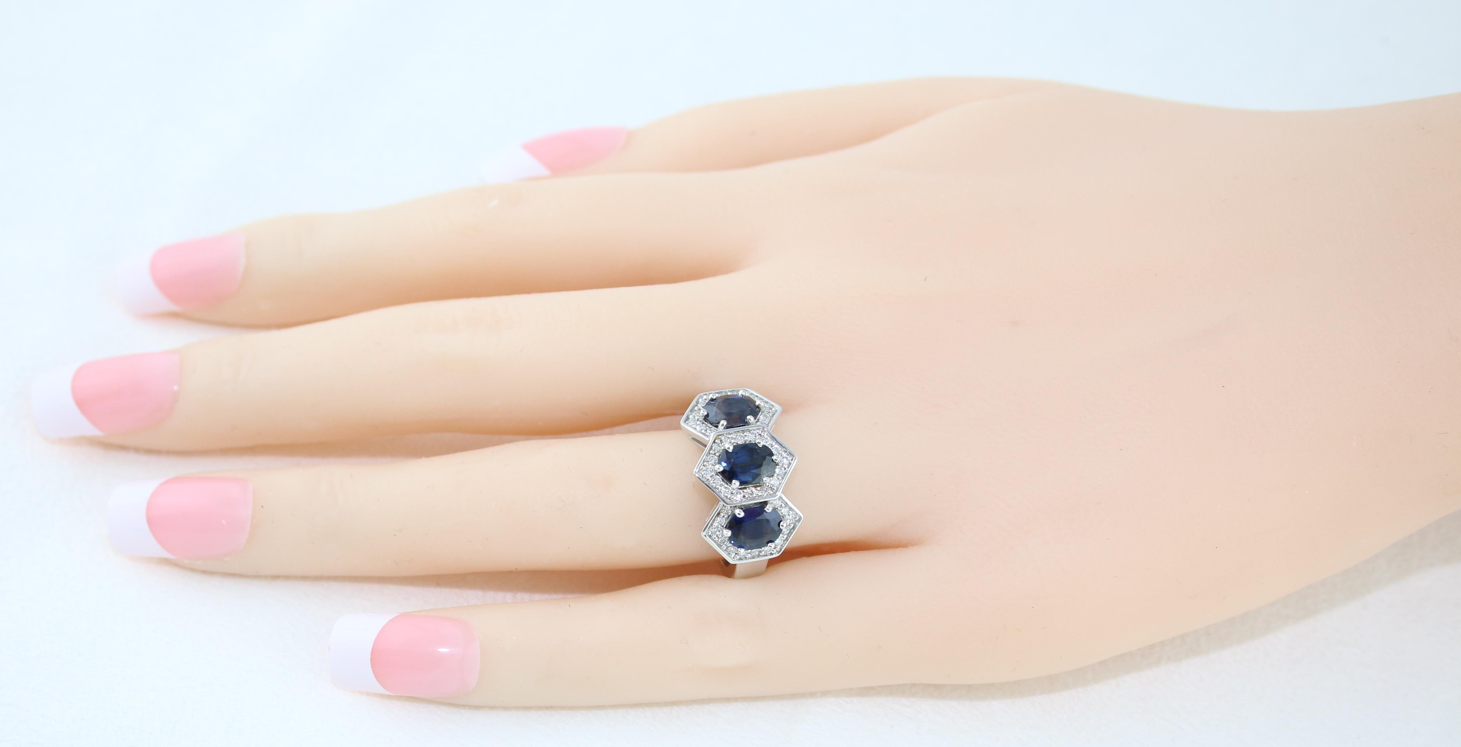 Oval Cut 2.22 Carat Three-Stone Hexagon Blue Sapphire Diamond Gold Band Ring For Sale