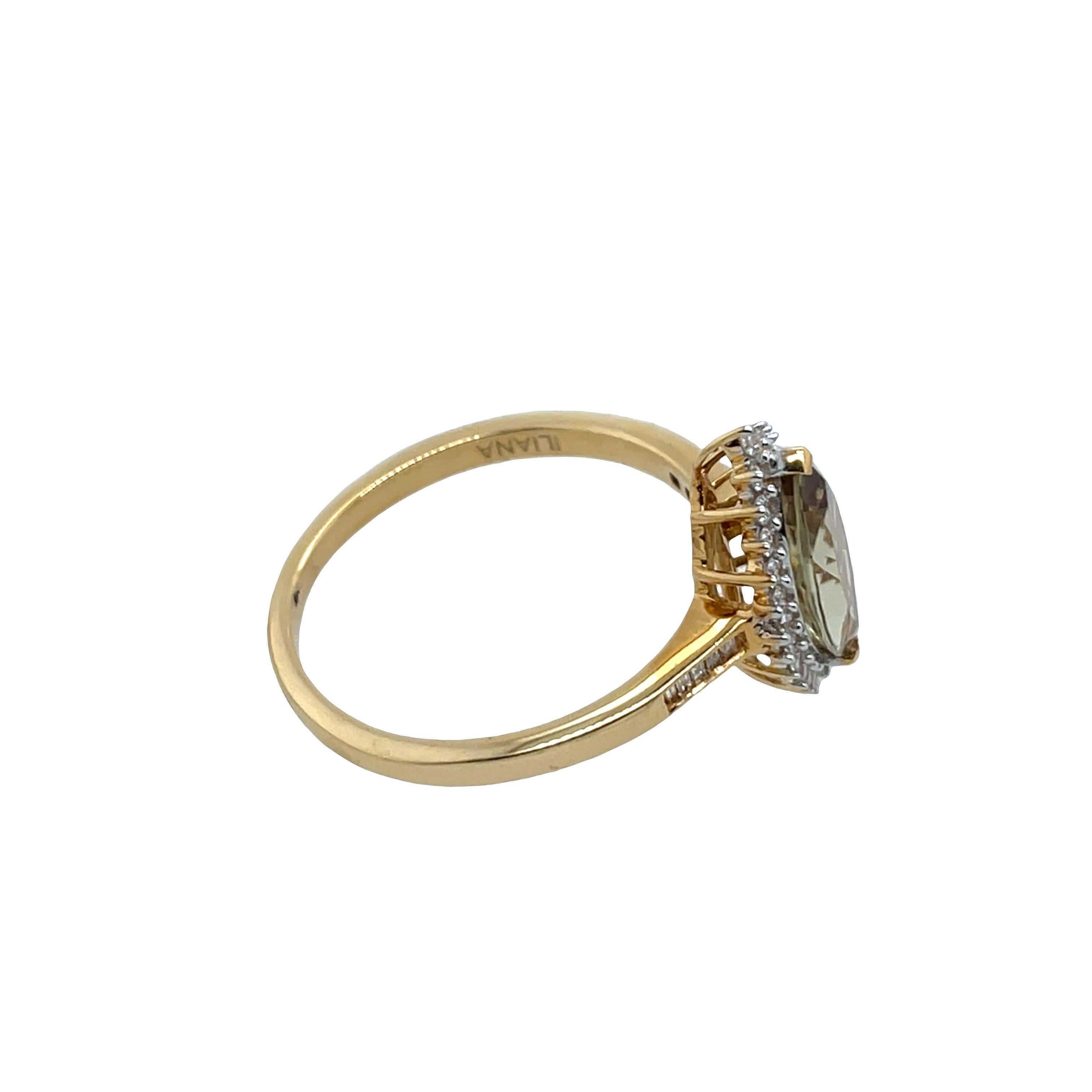 Le halo de diamants rehausse la couleur riche et vibrante de la Turkizite, créant un maximum d'éclat et d'élégance. La monture en or jaune chaud complète magnifiquement les tons bleu-vert vifs de la pierre, offrant un look à la fois intemporel et