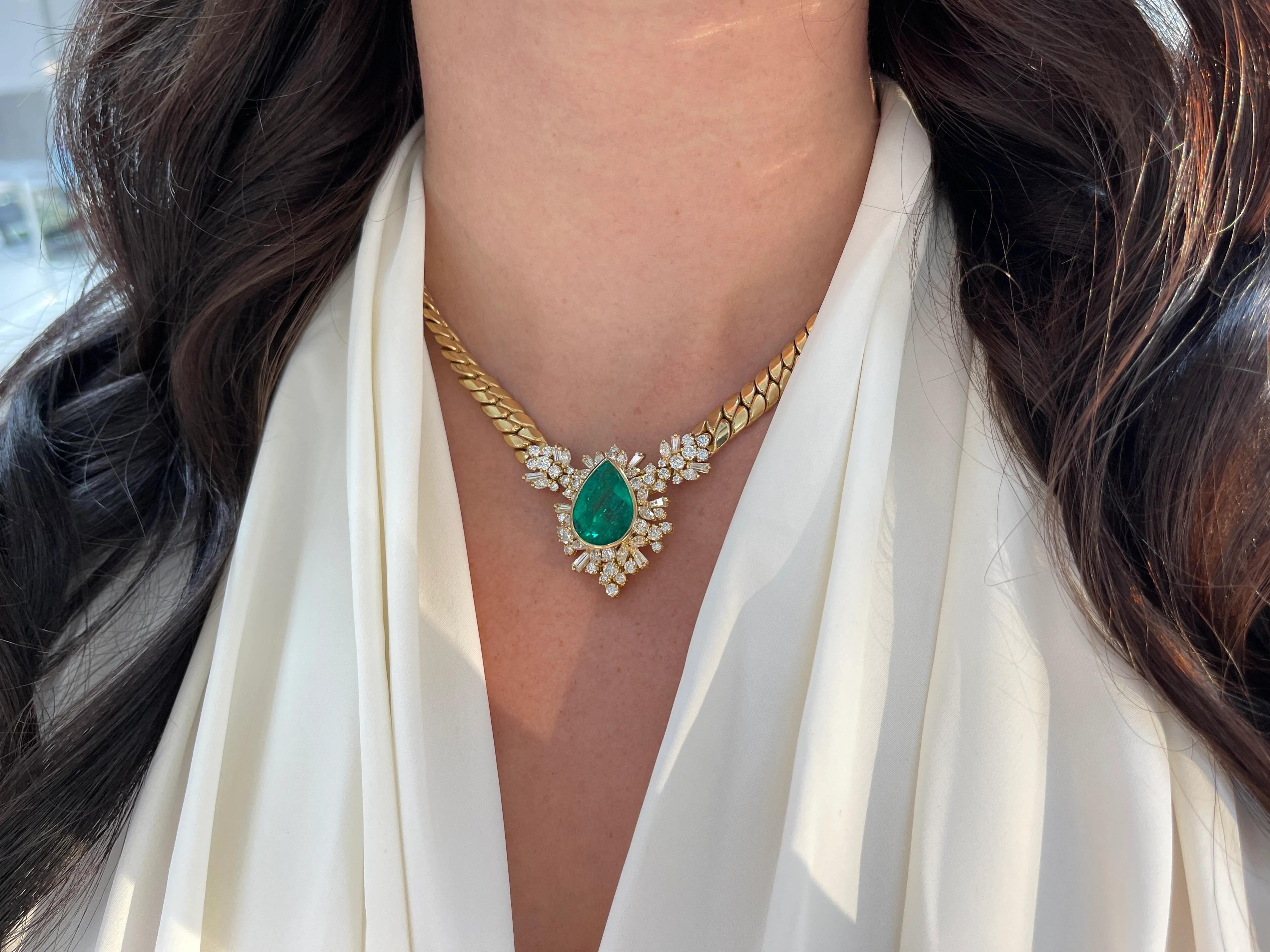 Statement-Halskette, 22,20tcw, feine Qualität kolumbianischer birnenförmiger Smaragd & Diamant-Akzent (Tropfenschliff) im Angebot