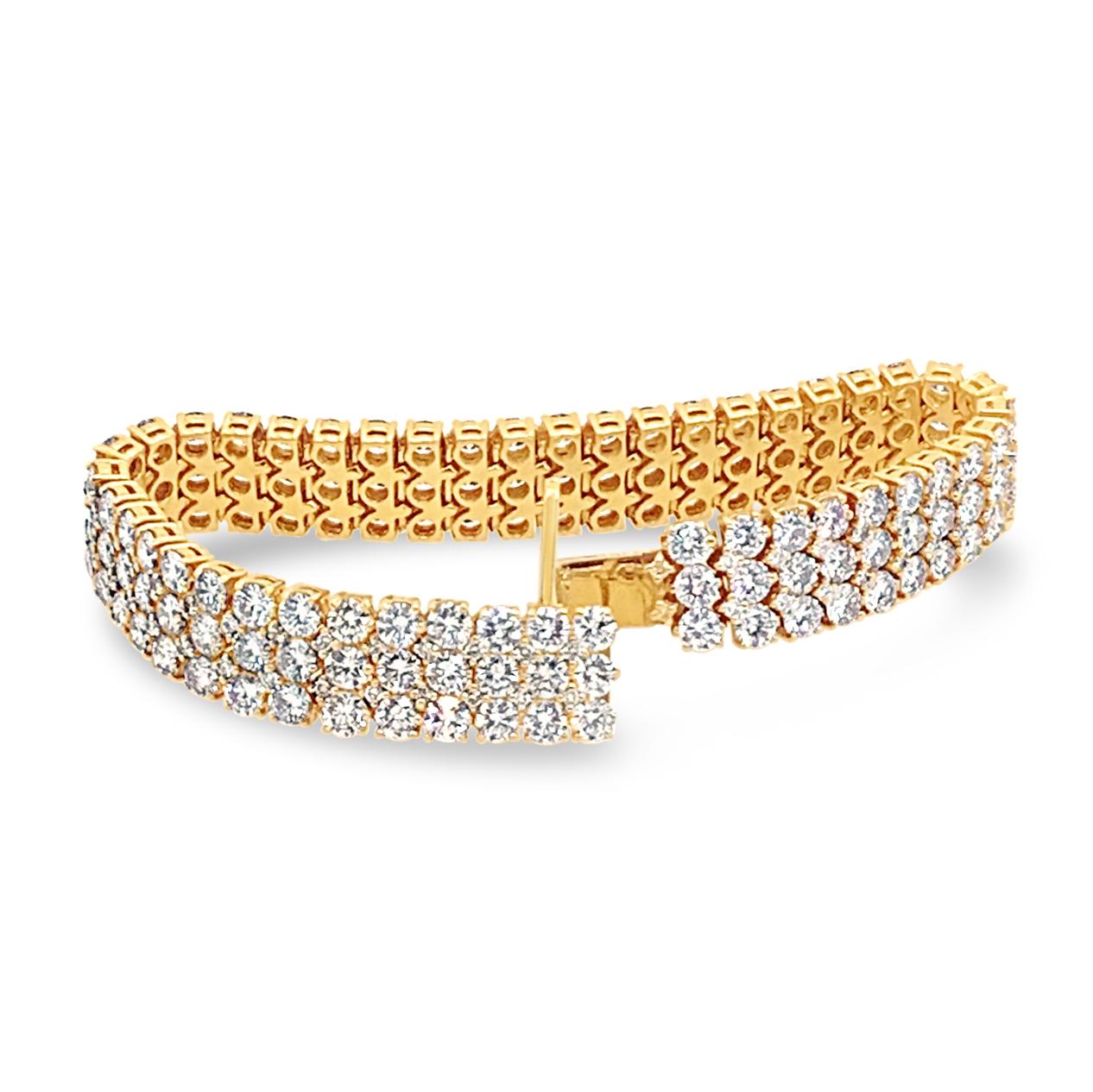 22.22 Carat 'total weight' Three-Row 18 Karat Gold Diamond Link Bracelet In Excellent Condition For Sale In Delray Beach, FL